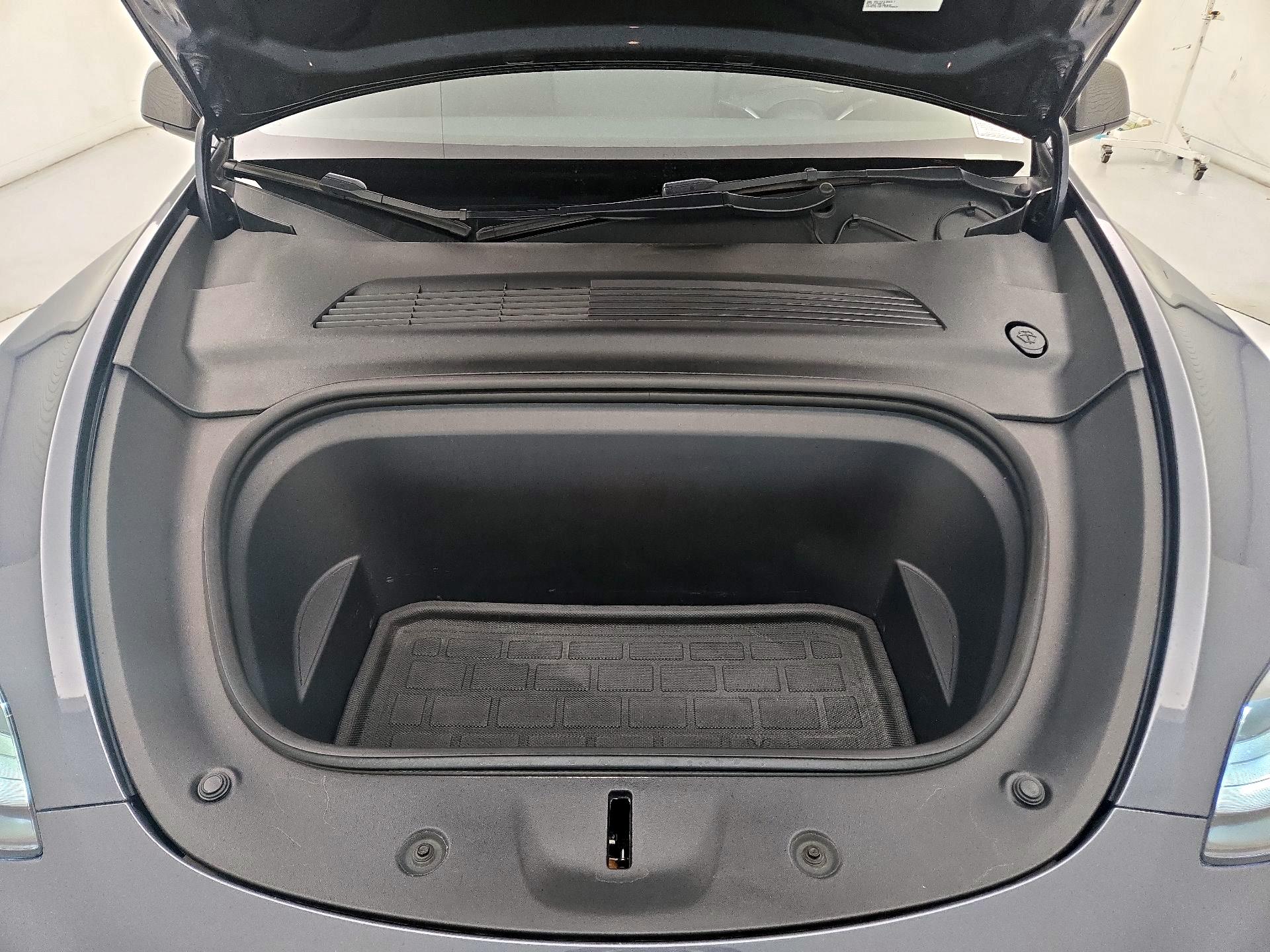 Thumbnail: 2023 Tesla Model Y - 19