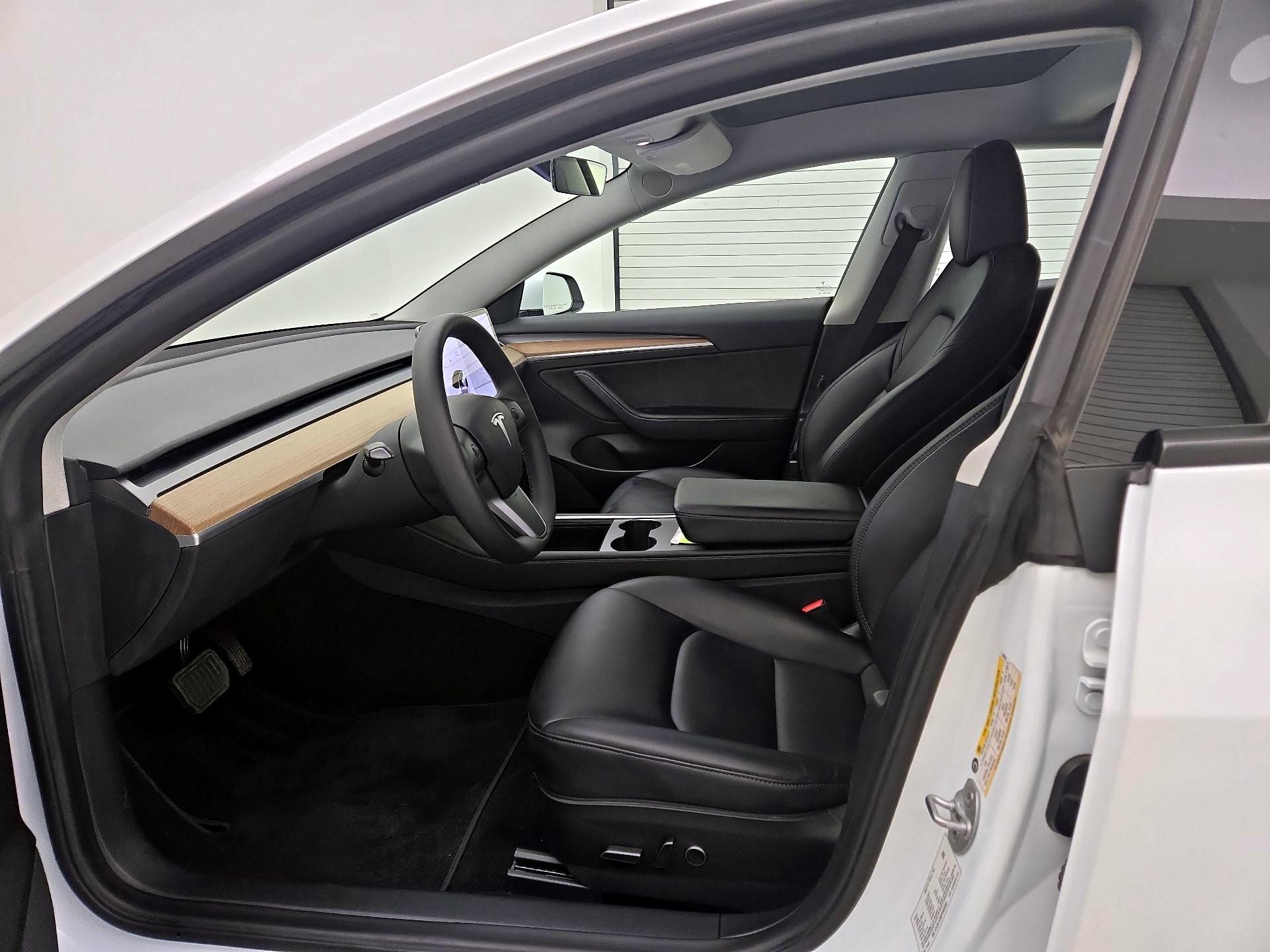Thumbnail: 2023 Tesla Model 3 - 11