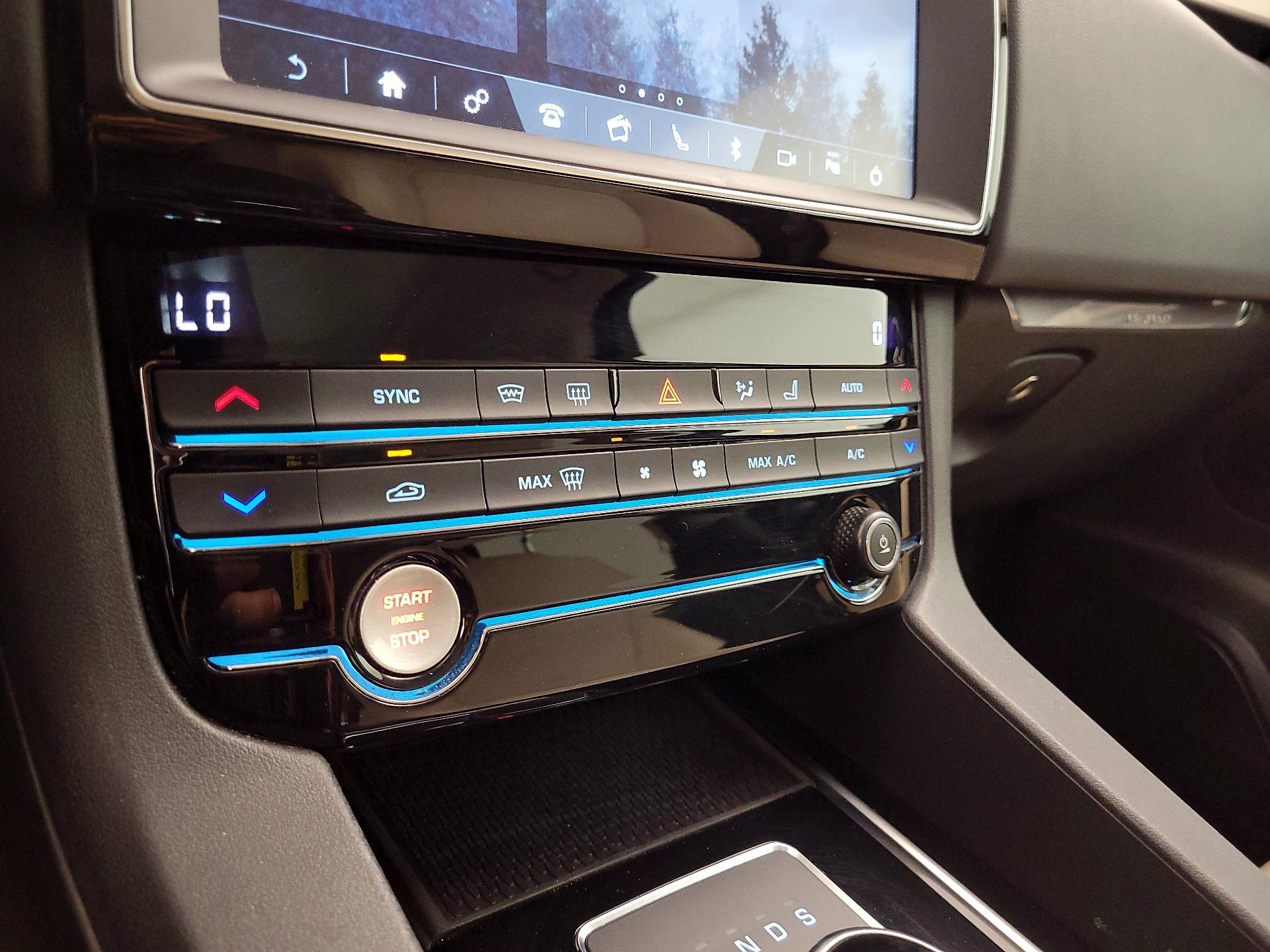 Thumbnail: 2020 Jaguar F-Pace - 15