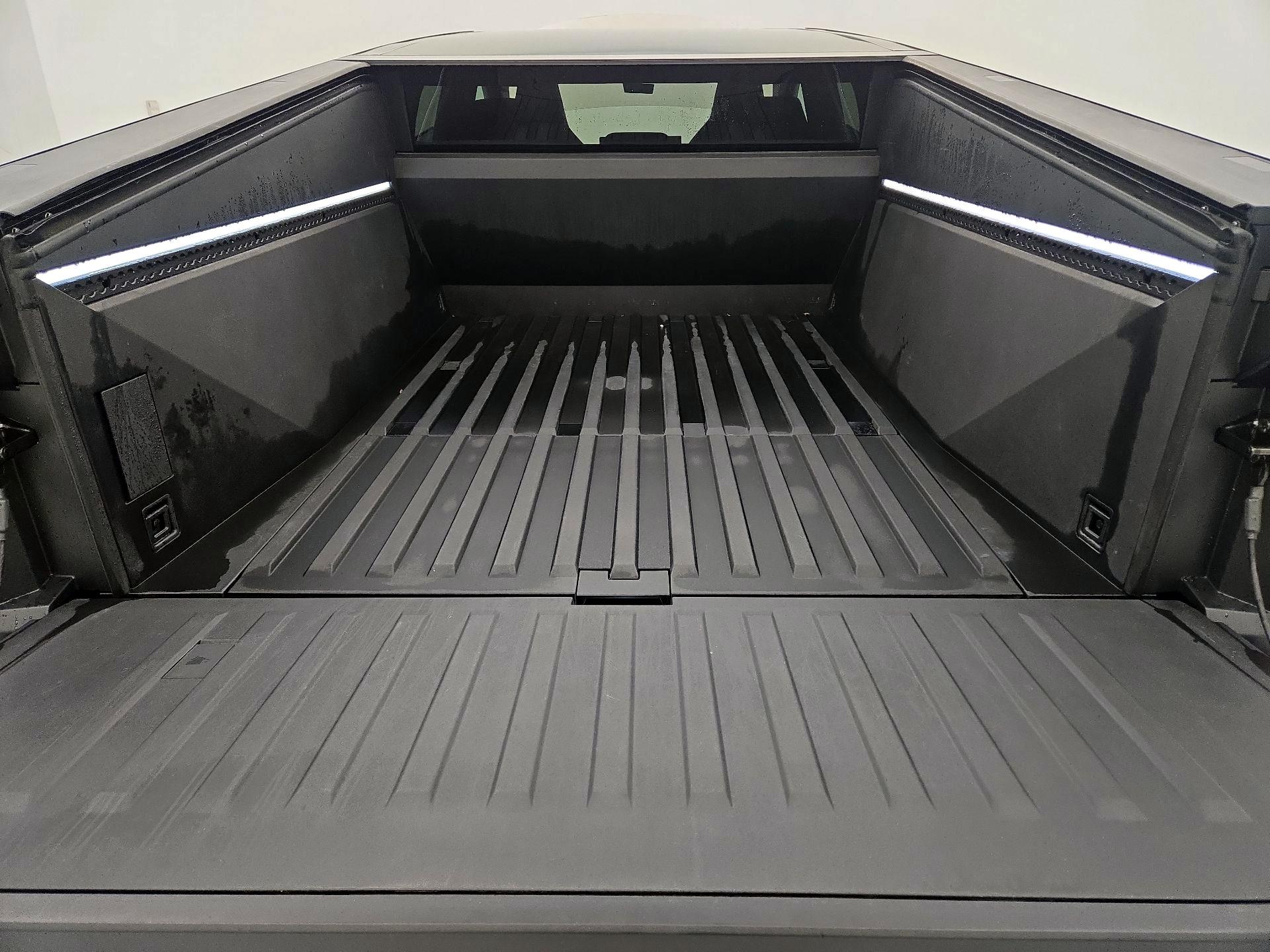 Thumbnail: 2025 Tesla Cybertruck - 20