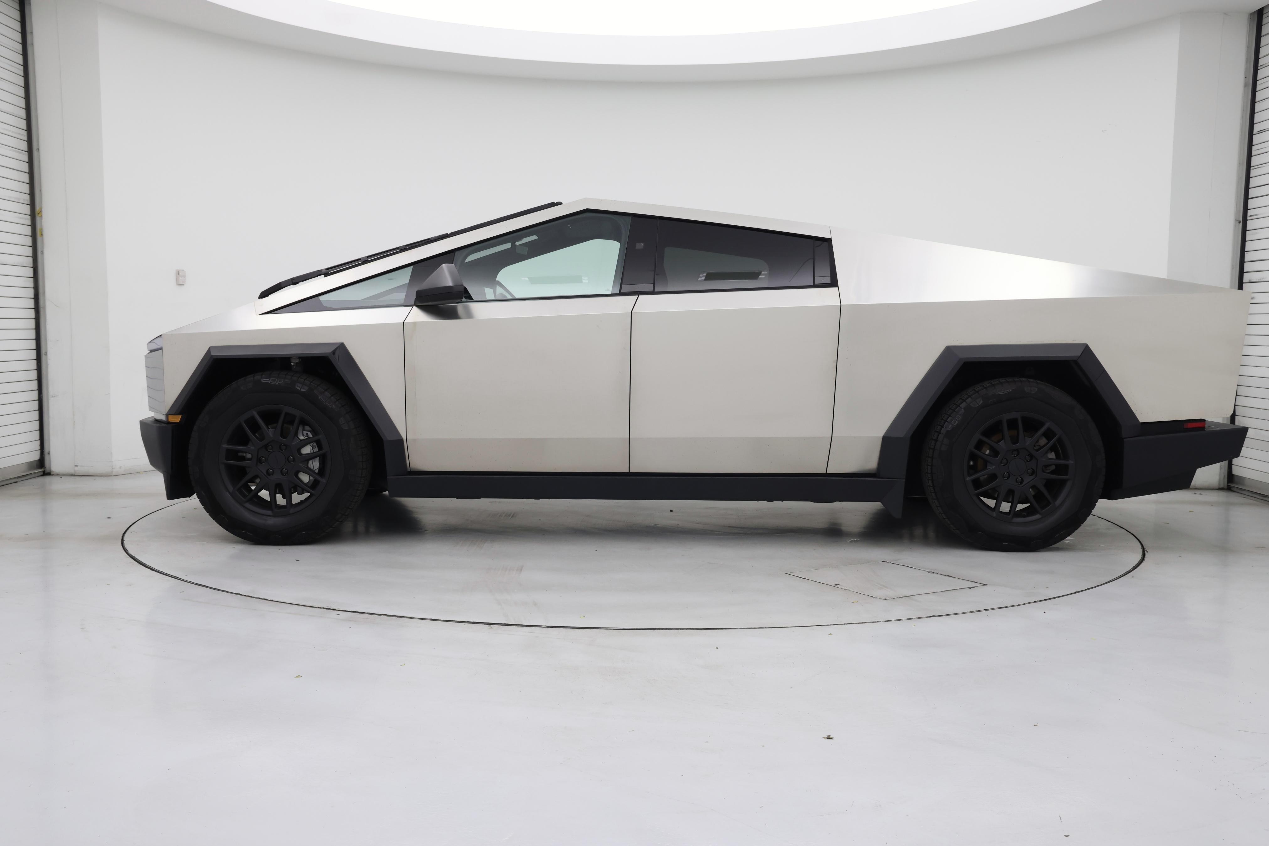 Thumbnail: 2025 Tesla Cybertruck - 3