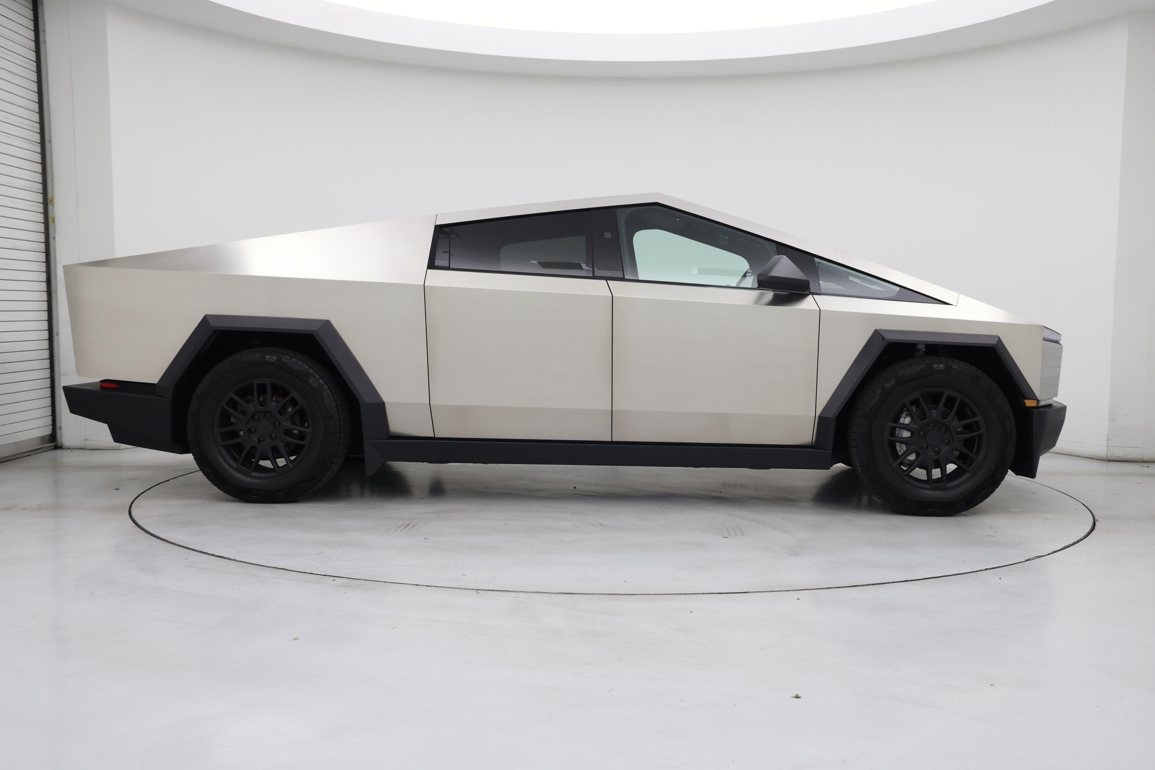 Thumbnail: 2025 Tesla Cybertruck - 7