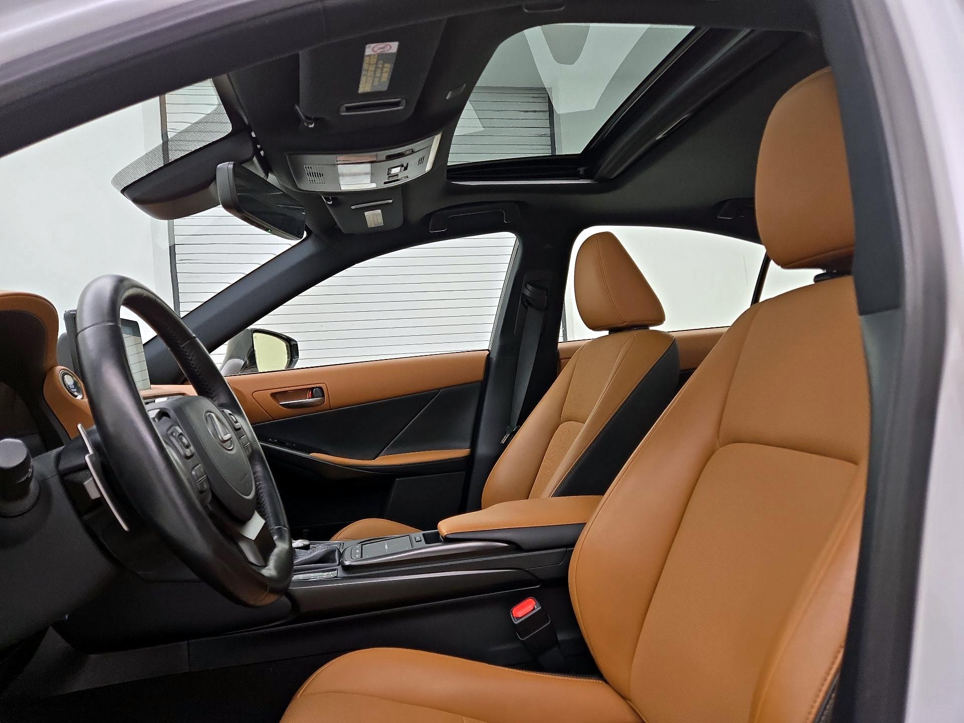 Thumbnail: 2021 Lexus IS - 19