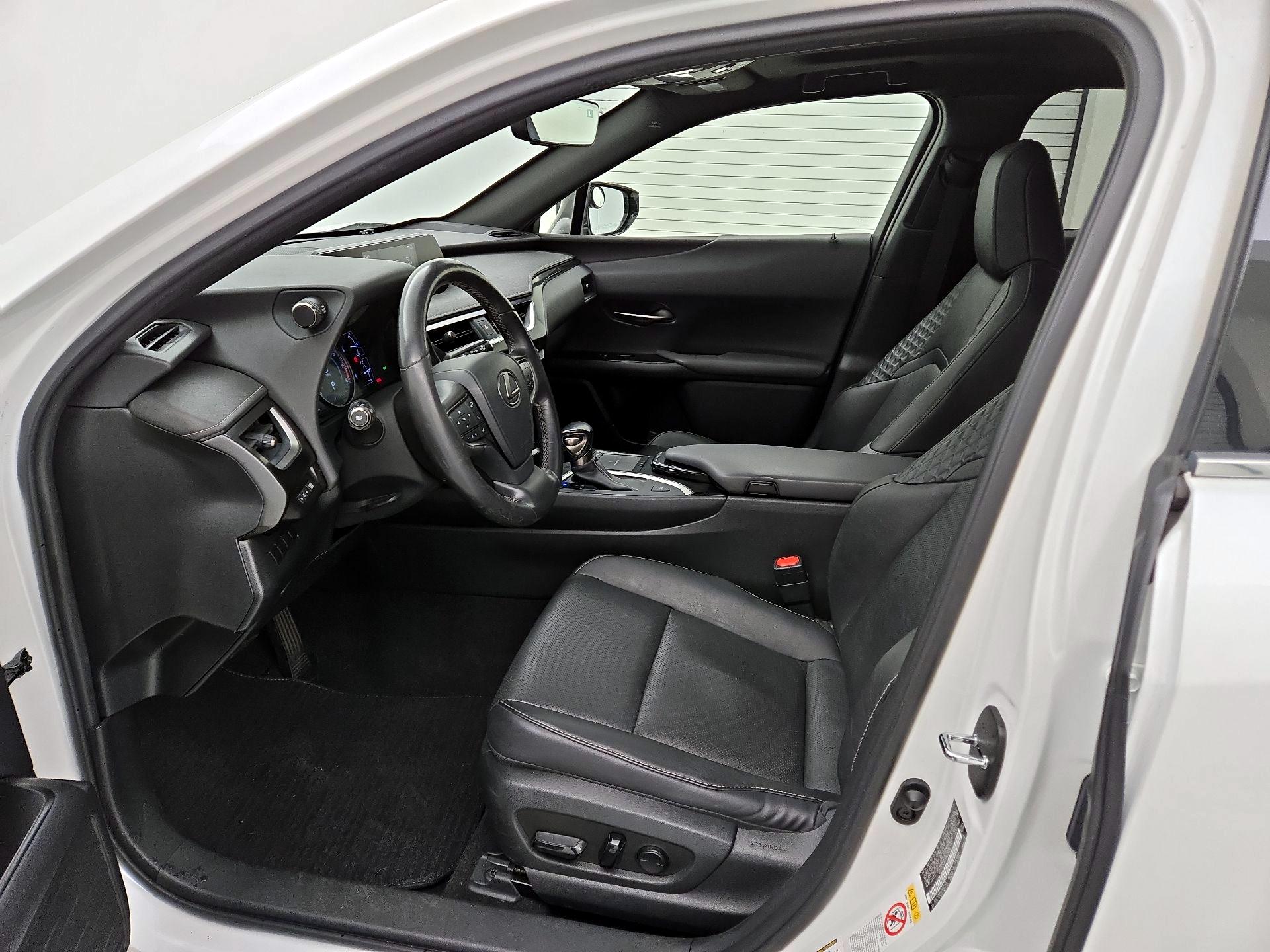 Thumbnail: 2019 Lexus UX - 11