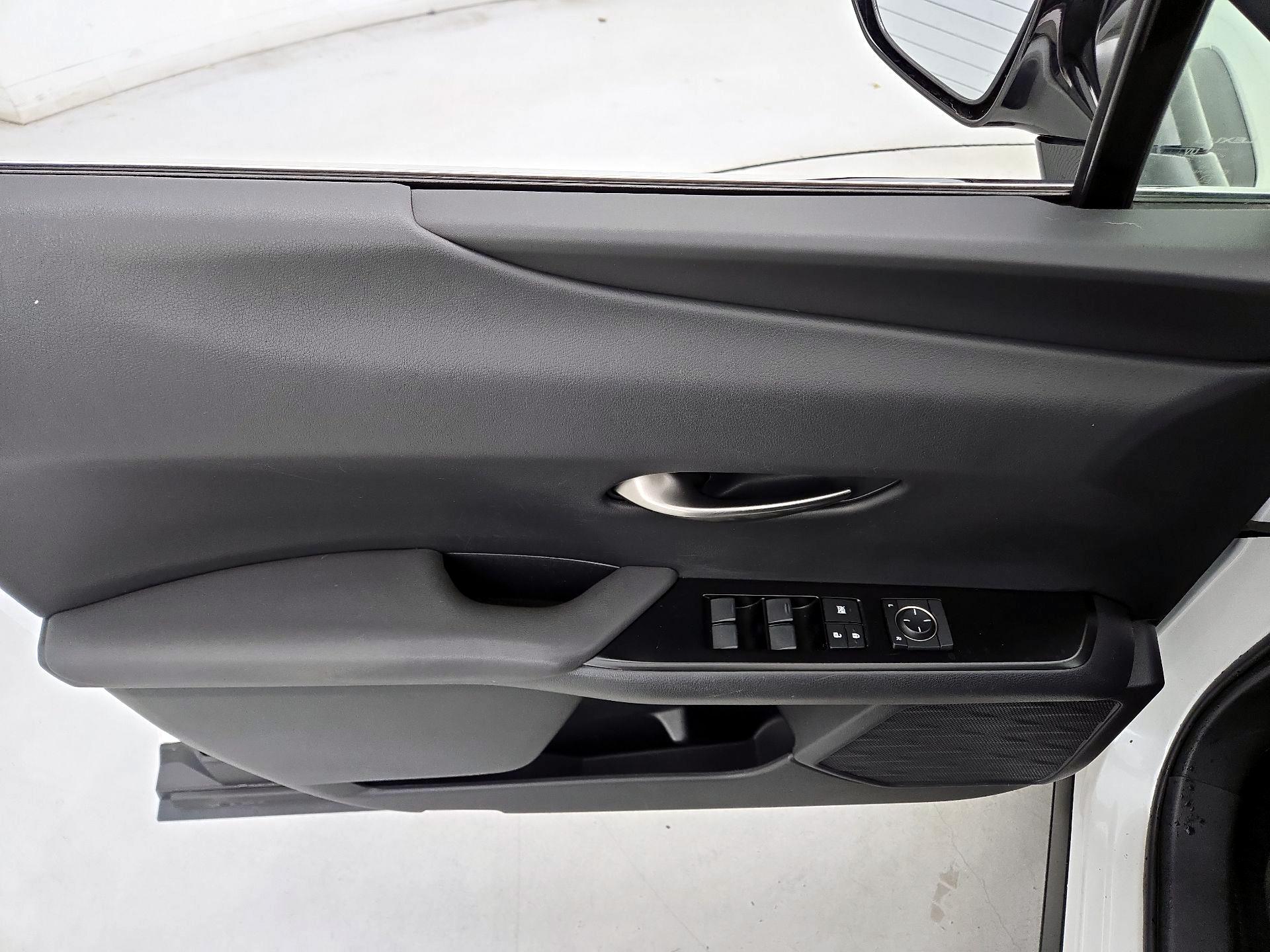 Thumbnail: 2019 Lexus UX - 12