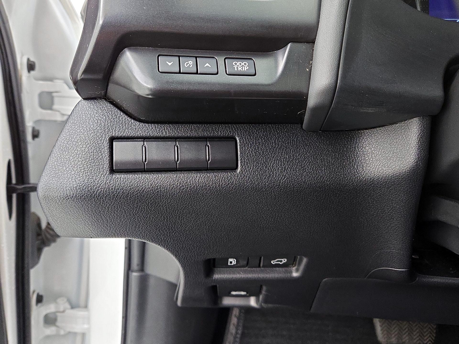 Thumbnail: 2019 Lexus UX - 13