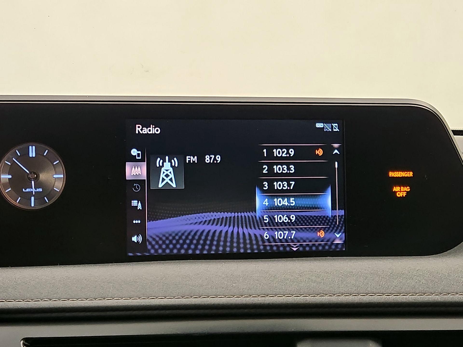 Thumbnail: 2019 Lexus UX - 15