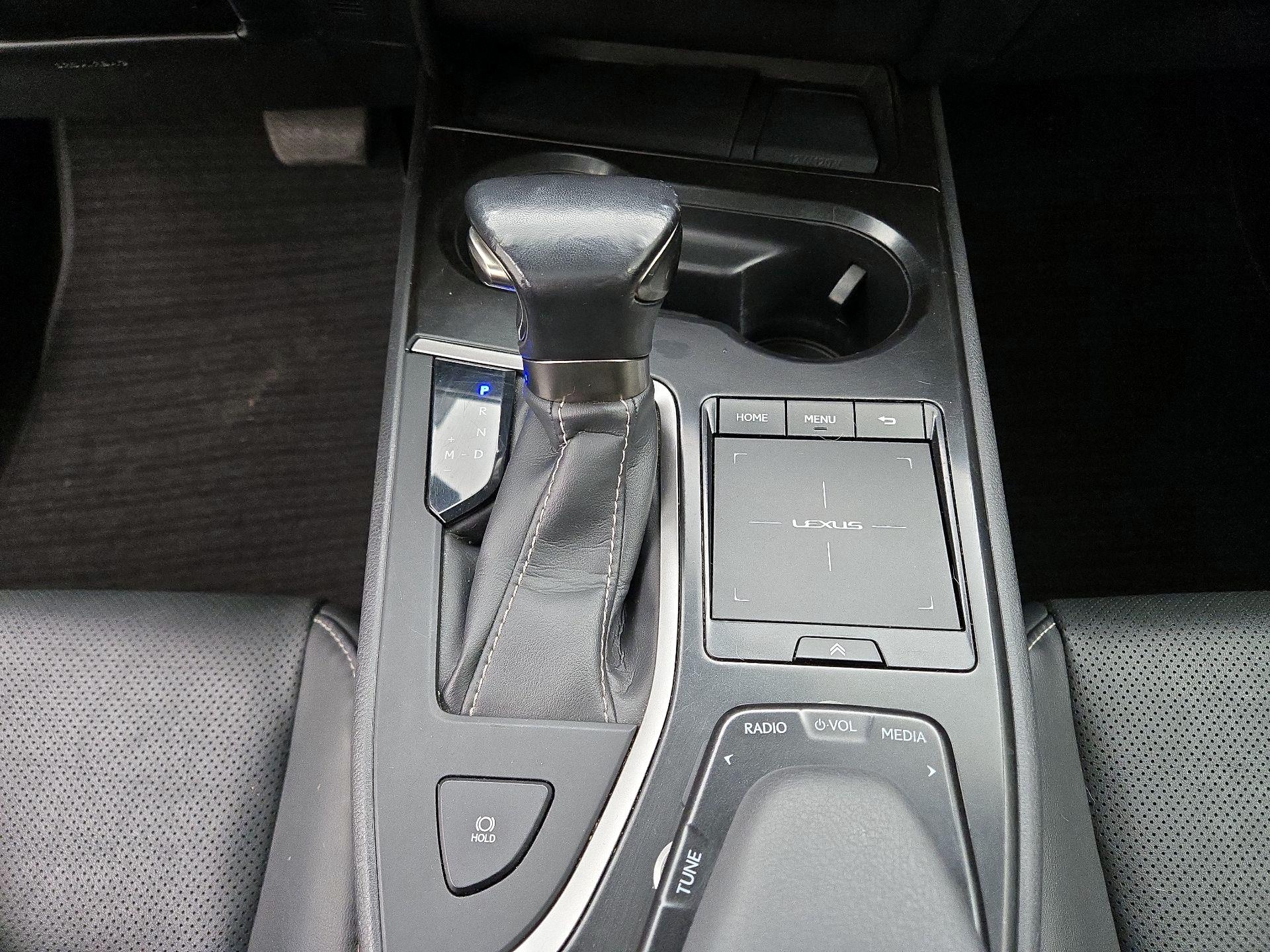 Thumbnail: 2019 Lexus UX - 17