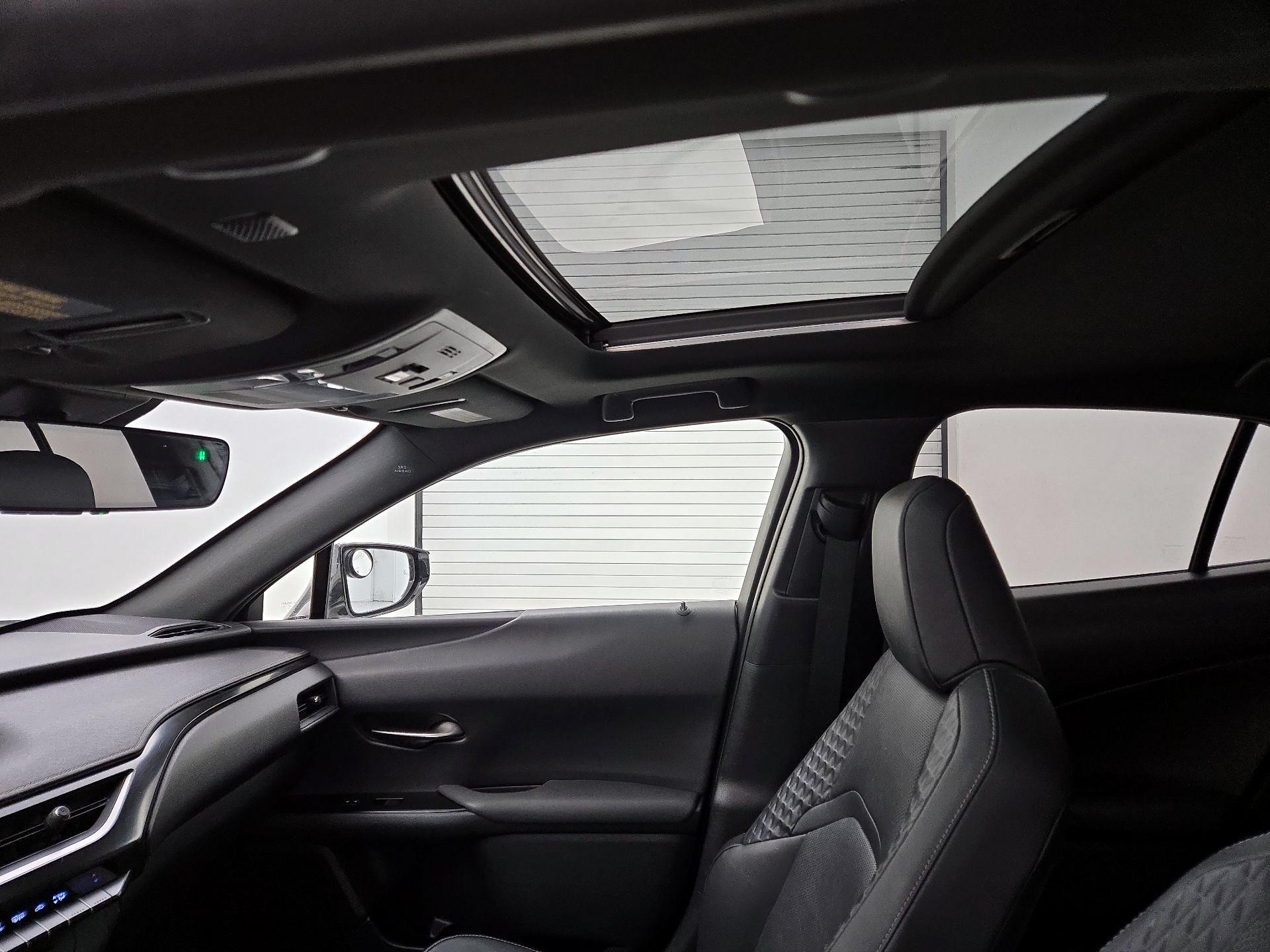 Thumbnail: 2019 Lexus UX - 19