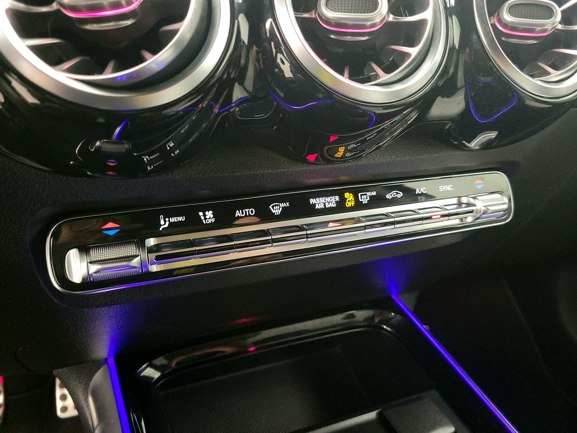 Thumbnail: 2021 Mercedes-Benz GLB - 16