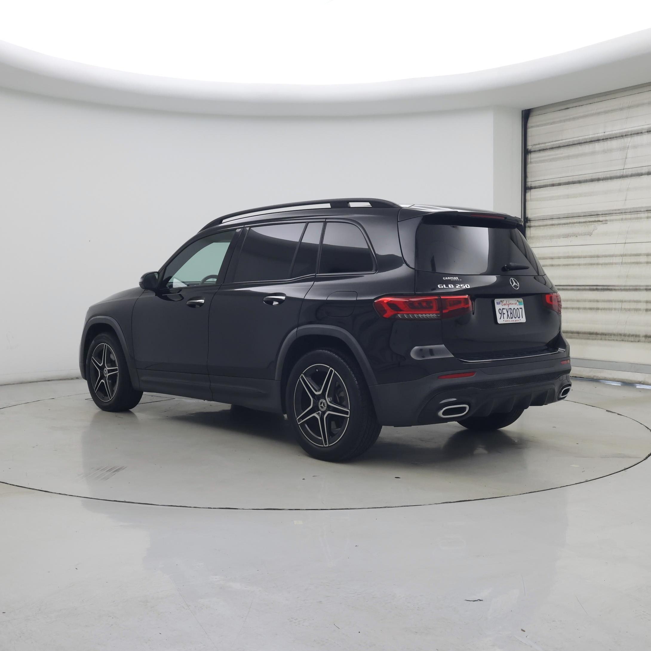 Thumbnail: 2021 Mercedes-Benz GLB - 2