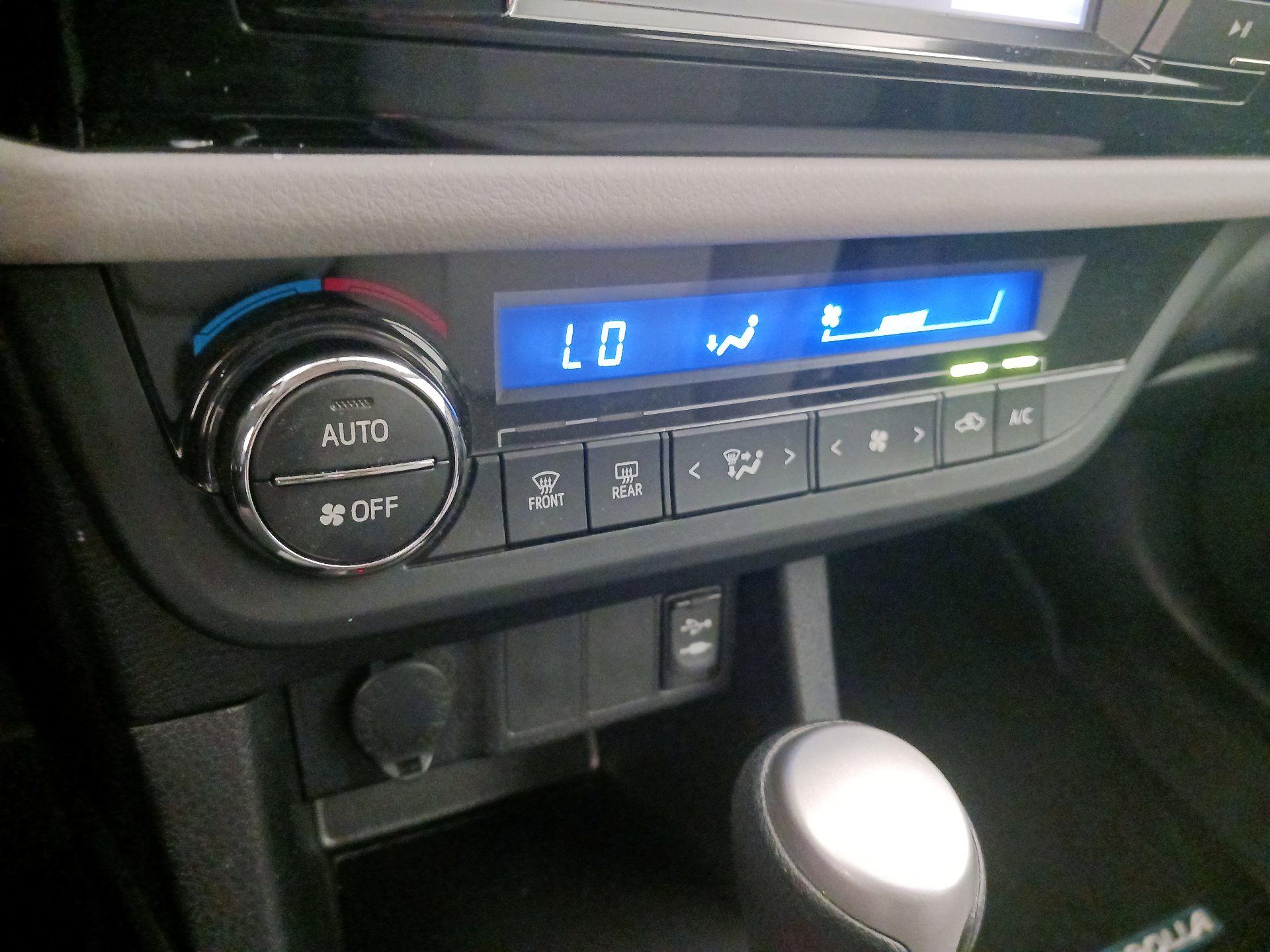 Thumbnail: 2014 Toyota Corolla - 16