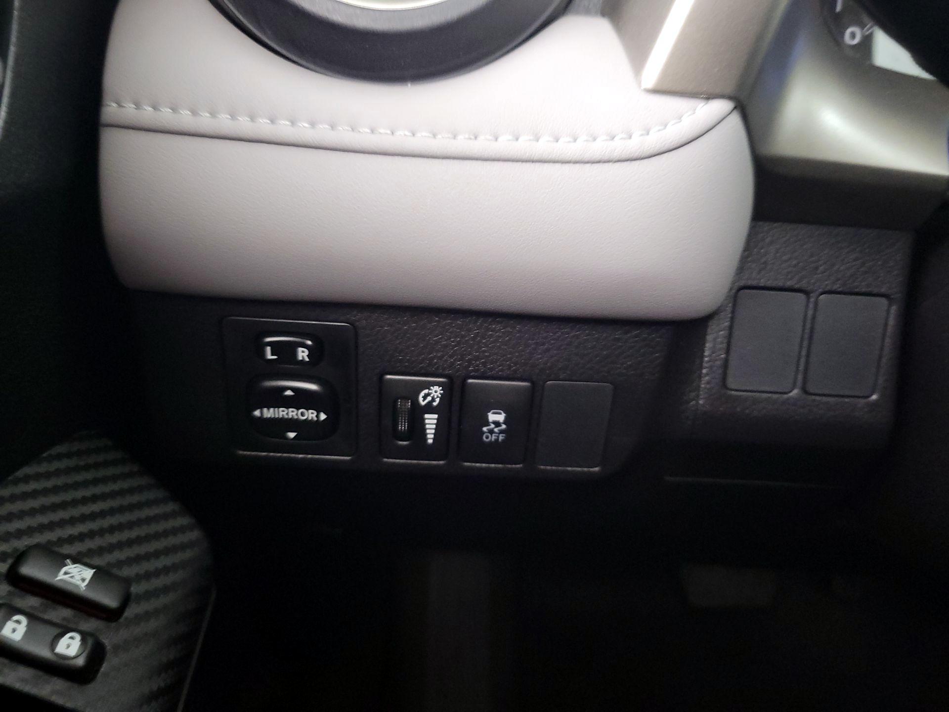 Thumbnail: 2015 Toyota RAV4 - 13