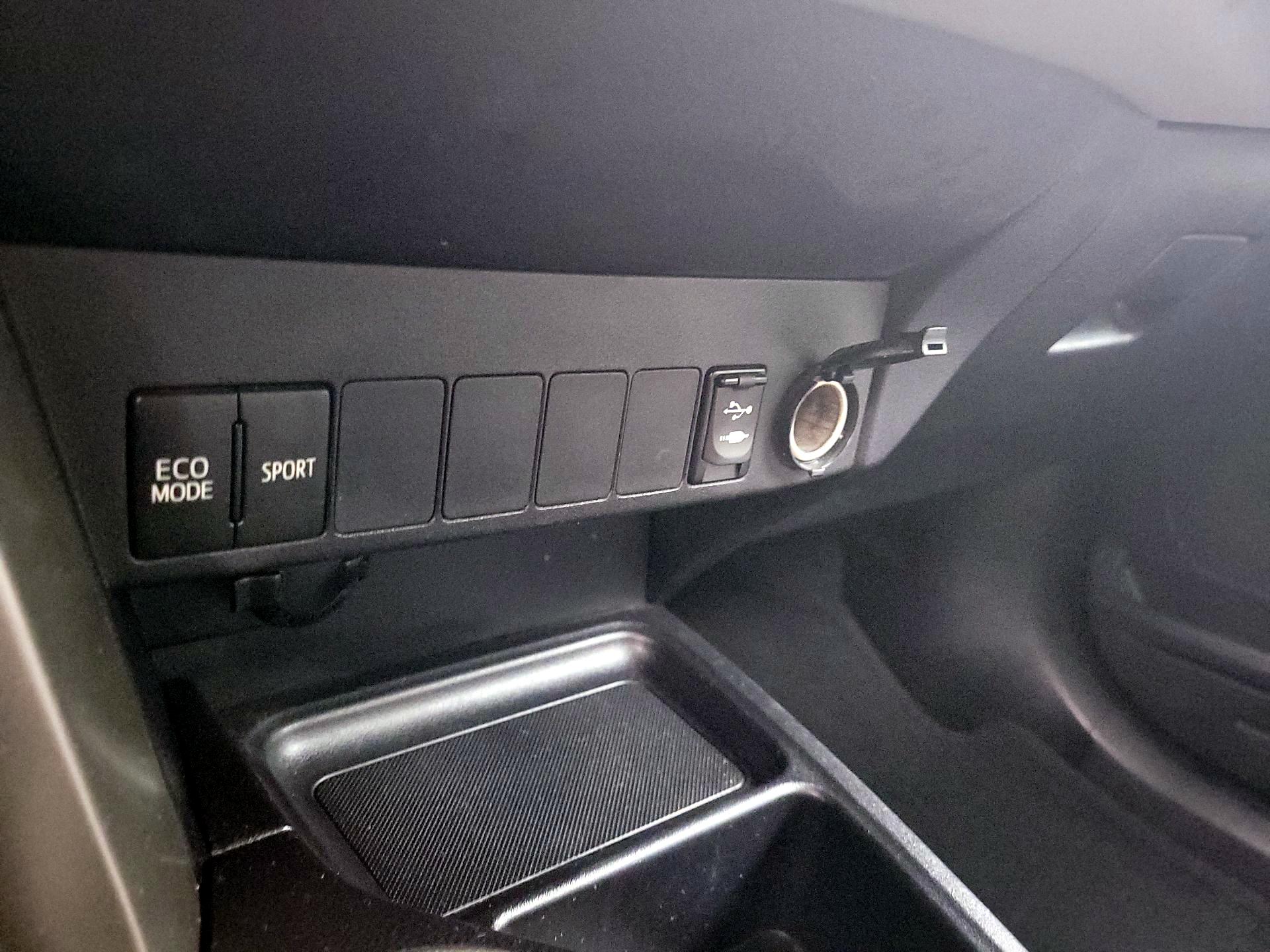 Thumbnail: 2015 Toyota RAV4 - 18