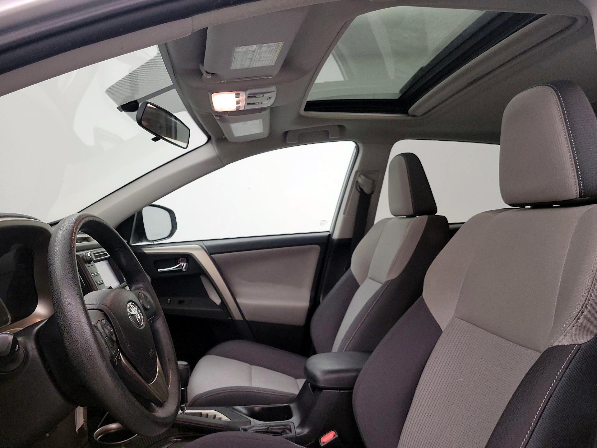 Thumbnail: 2015 Toyota RAV4 - 19