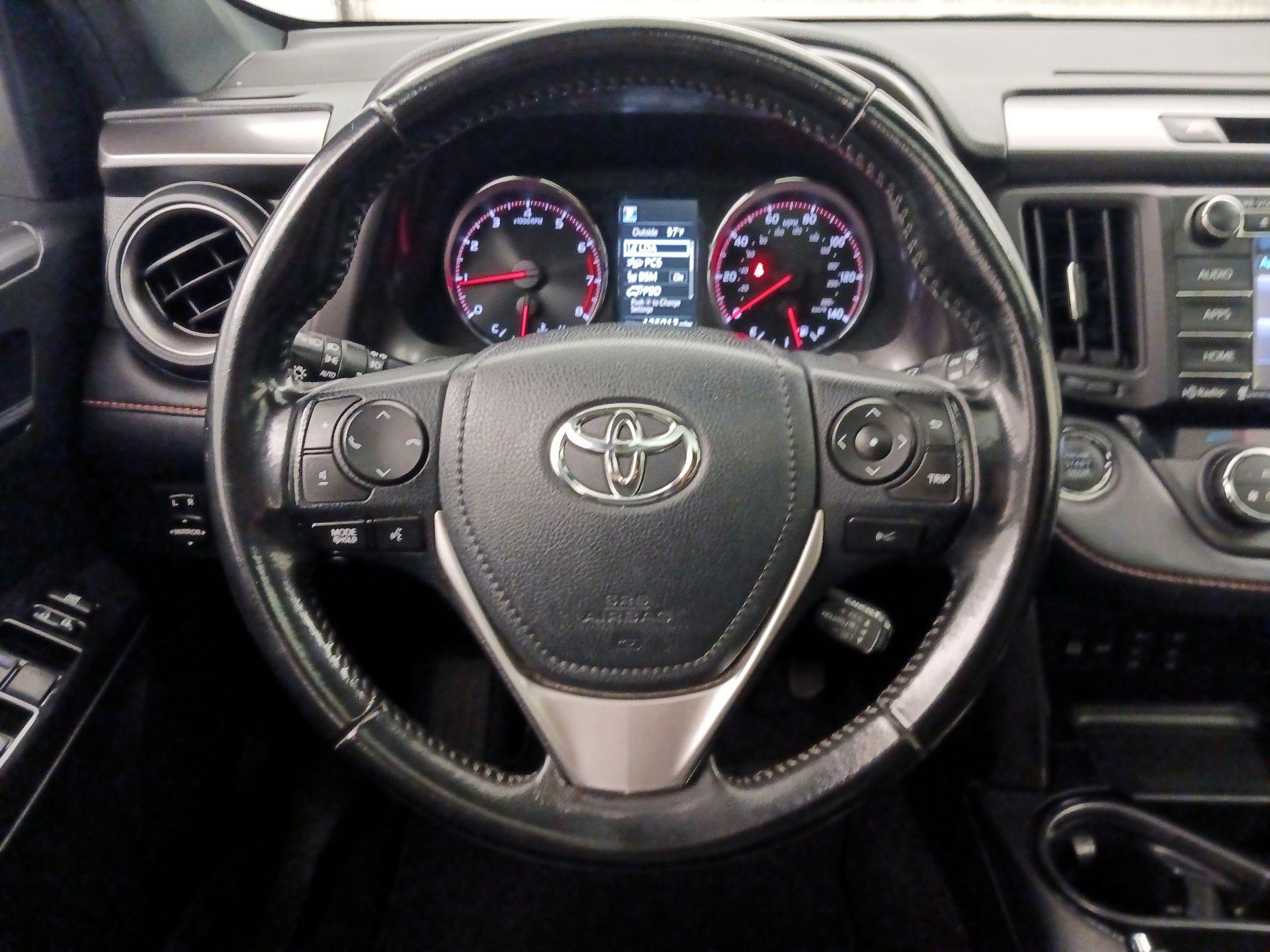 Thumbnail: 2018 Toyota RAV4 - 10
