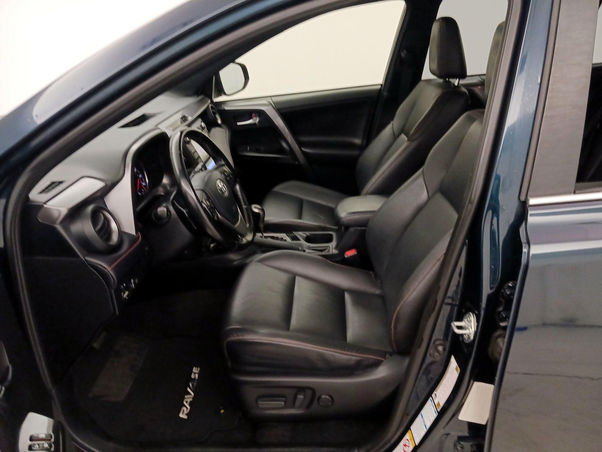 Thumbnail: 2018 Toyota RAV4 - 11