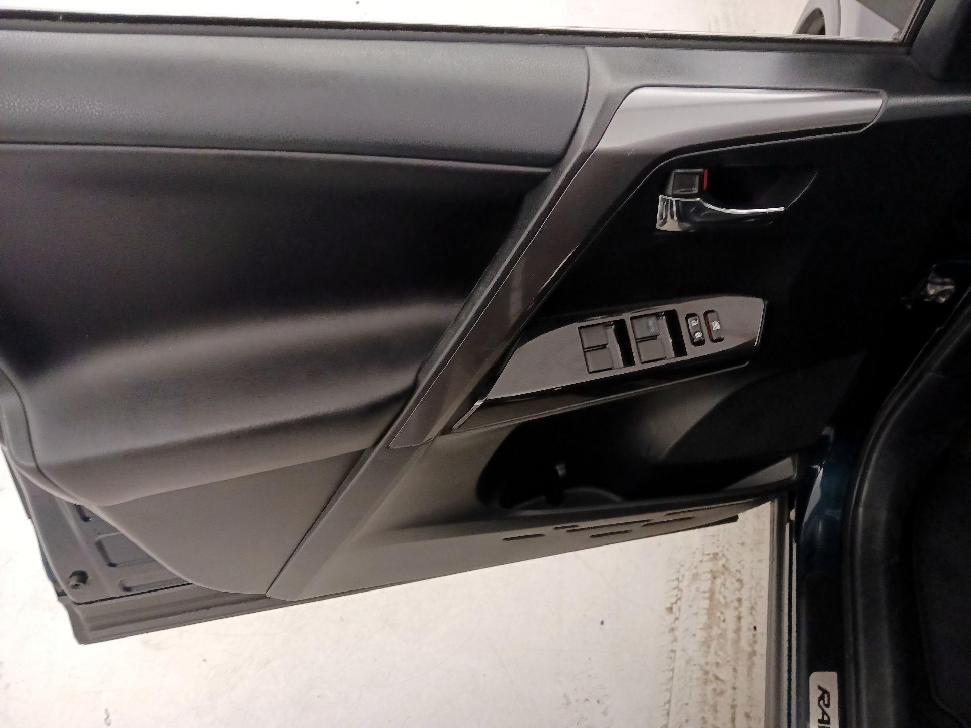 Thumbnail: 2018 Toyota RAV4 - 12