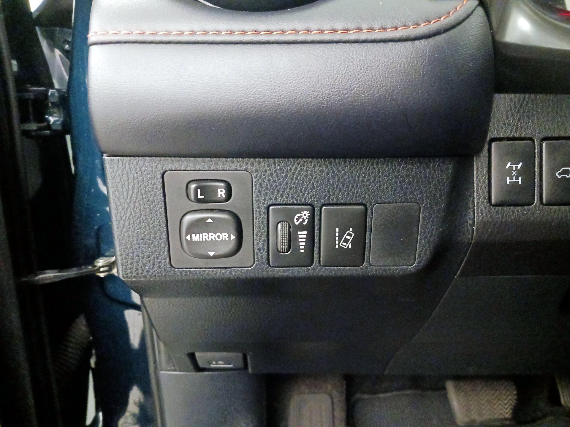 Thumbnail: 2018 Toyota RAV4 - 13