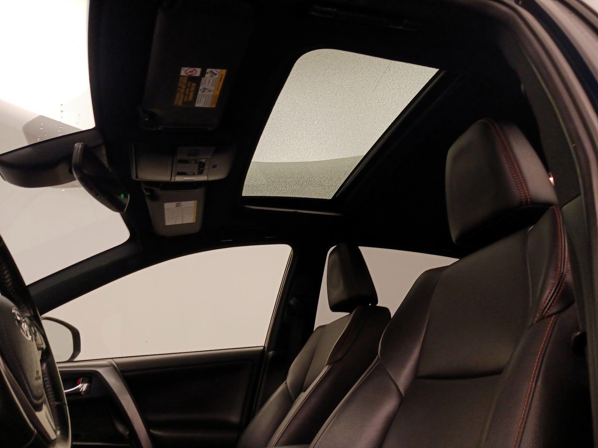 Thumbnail: 2018 Toyota RAV4 - 19