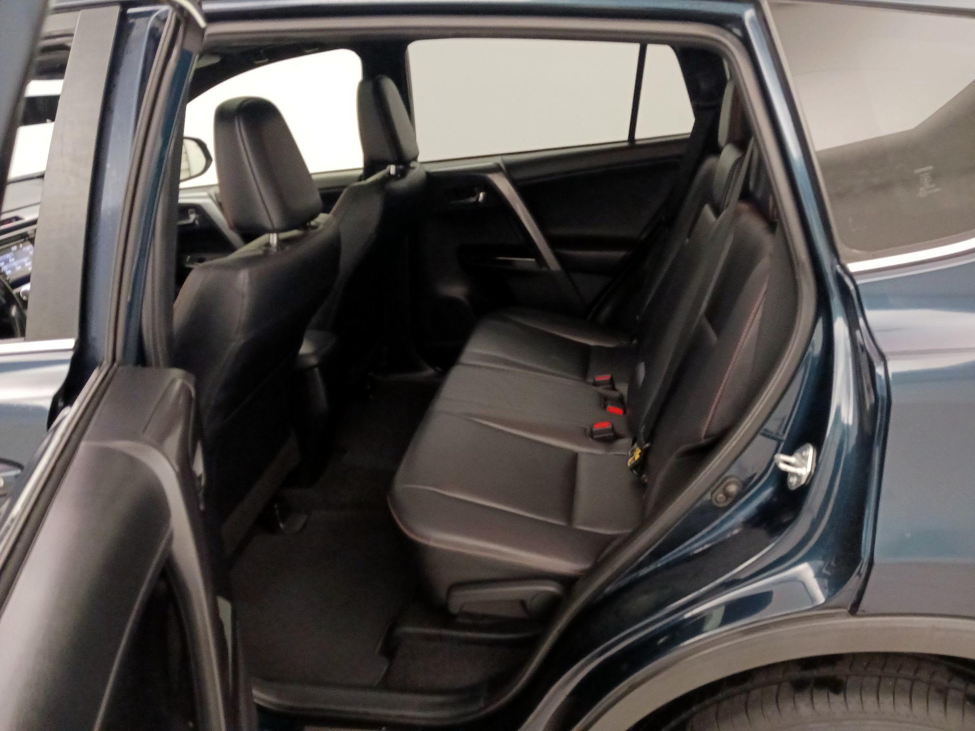 Thumbnail: 2018 Toyota RAV4 - 20