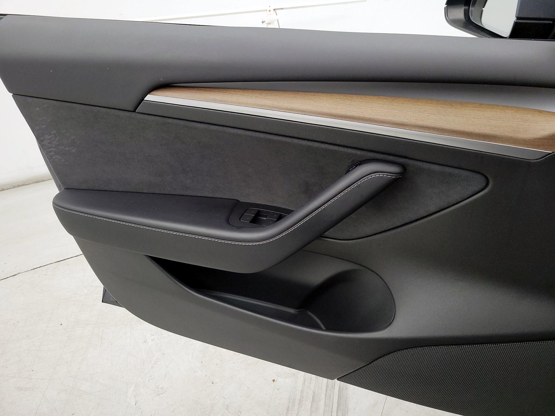 Thumbnail: 2022 Tesla Model 3 - 12