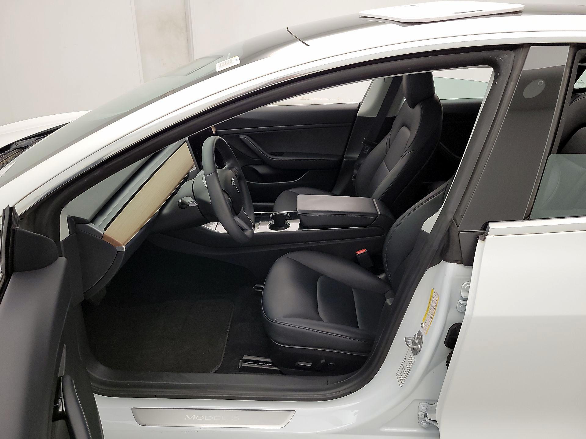 Thumbnail: 2020 Tesla Model 3 - 11