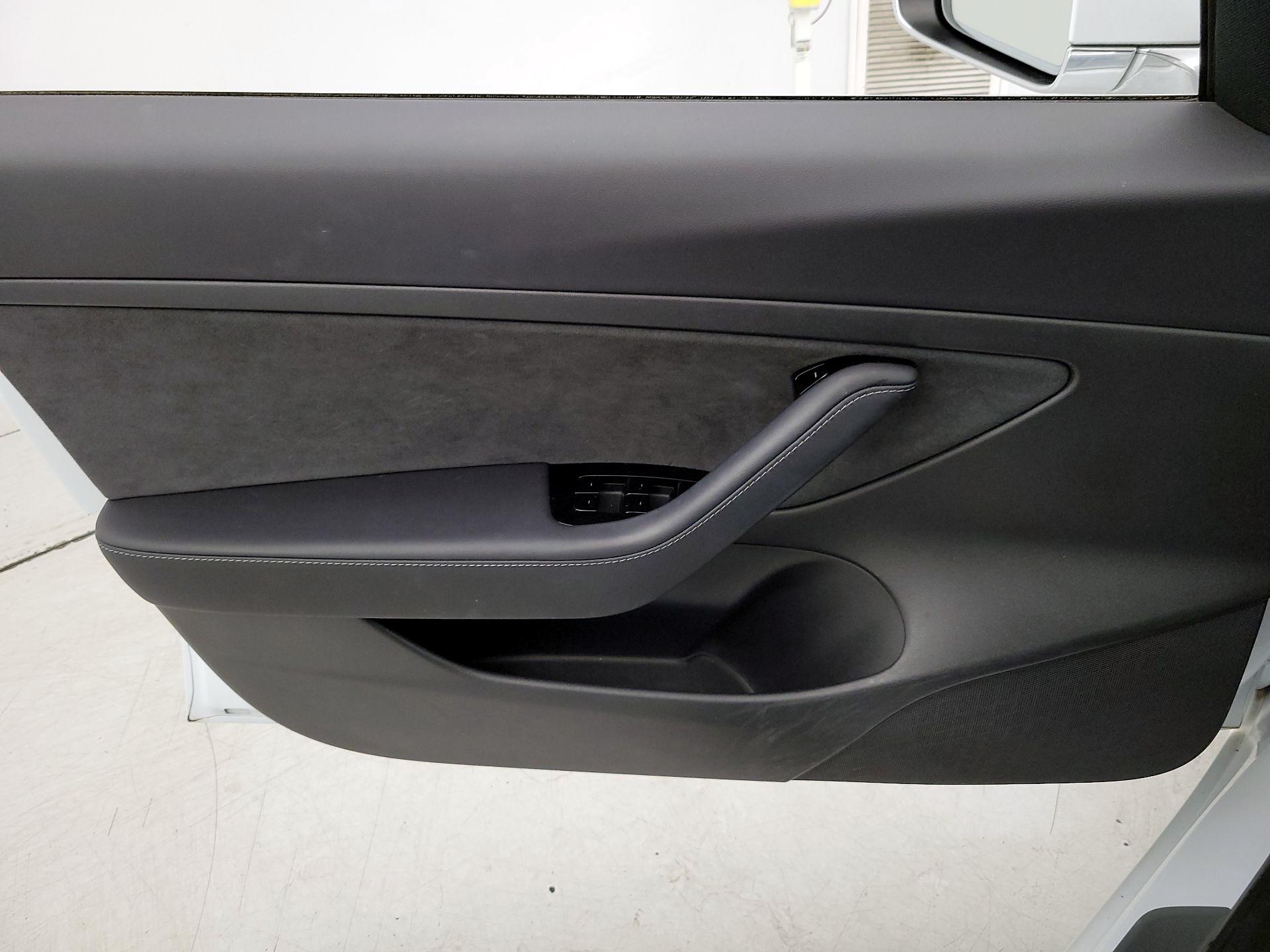 Thumbnail: 2020 Tesla Model 3 - 12