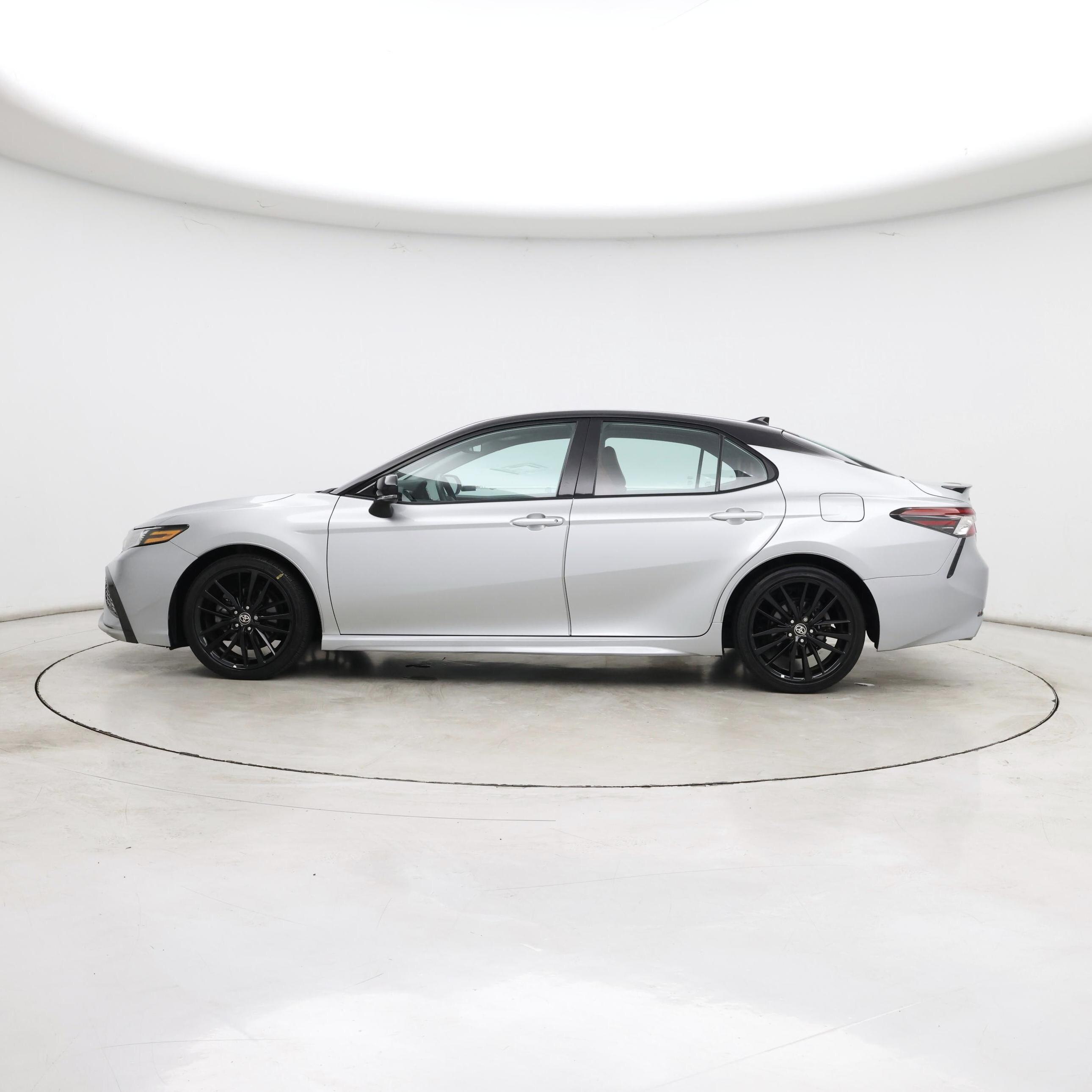 Thumbnail: 2022 Toyota Camry - 3