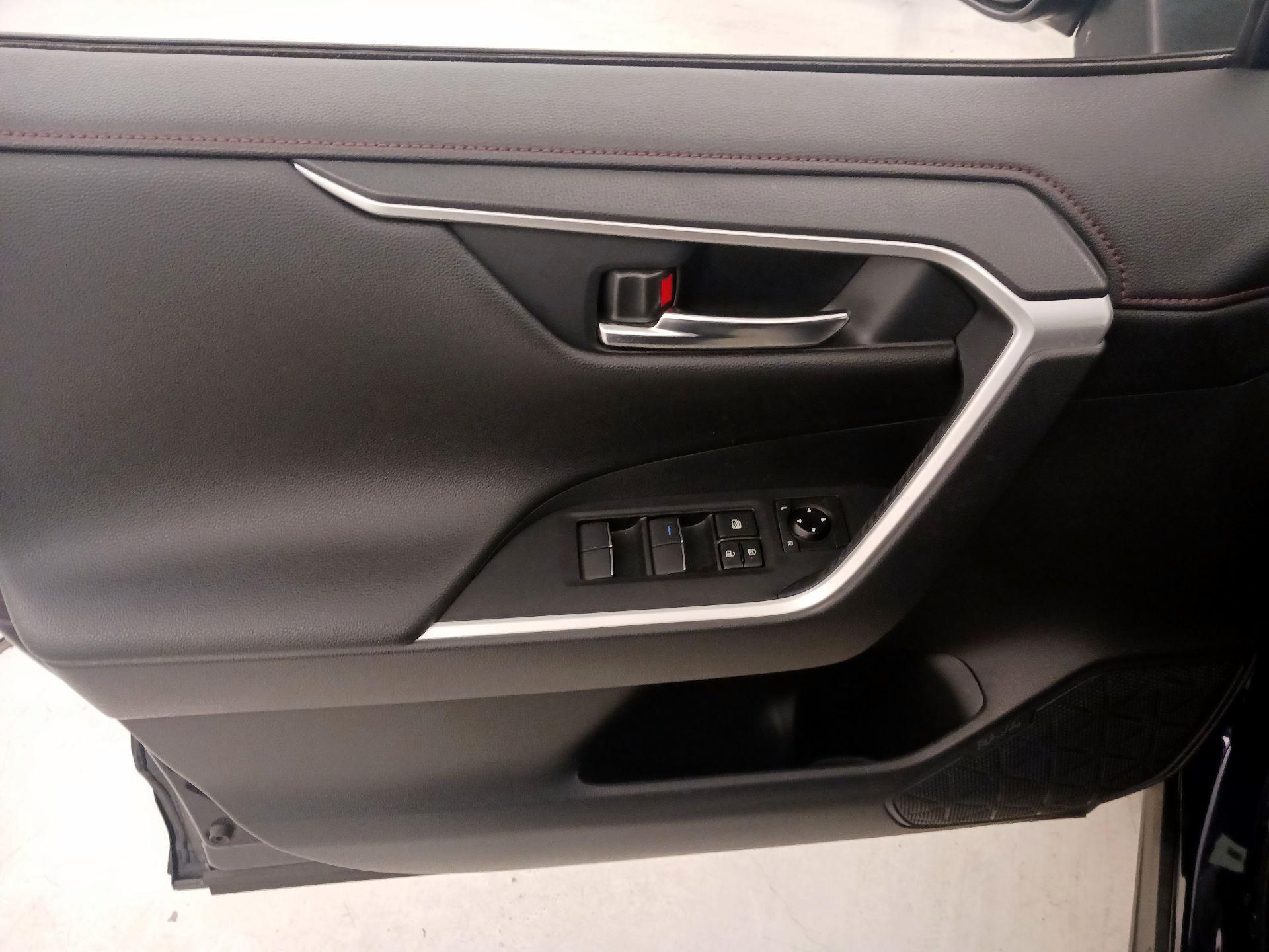 Thumbnail: 2021 Toyota RAV4 - 12