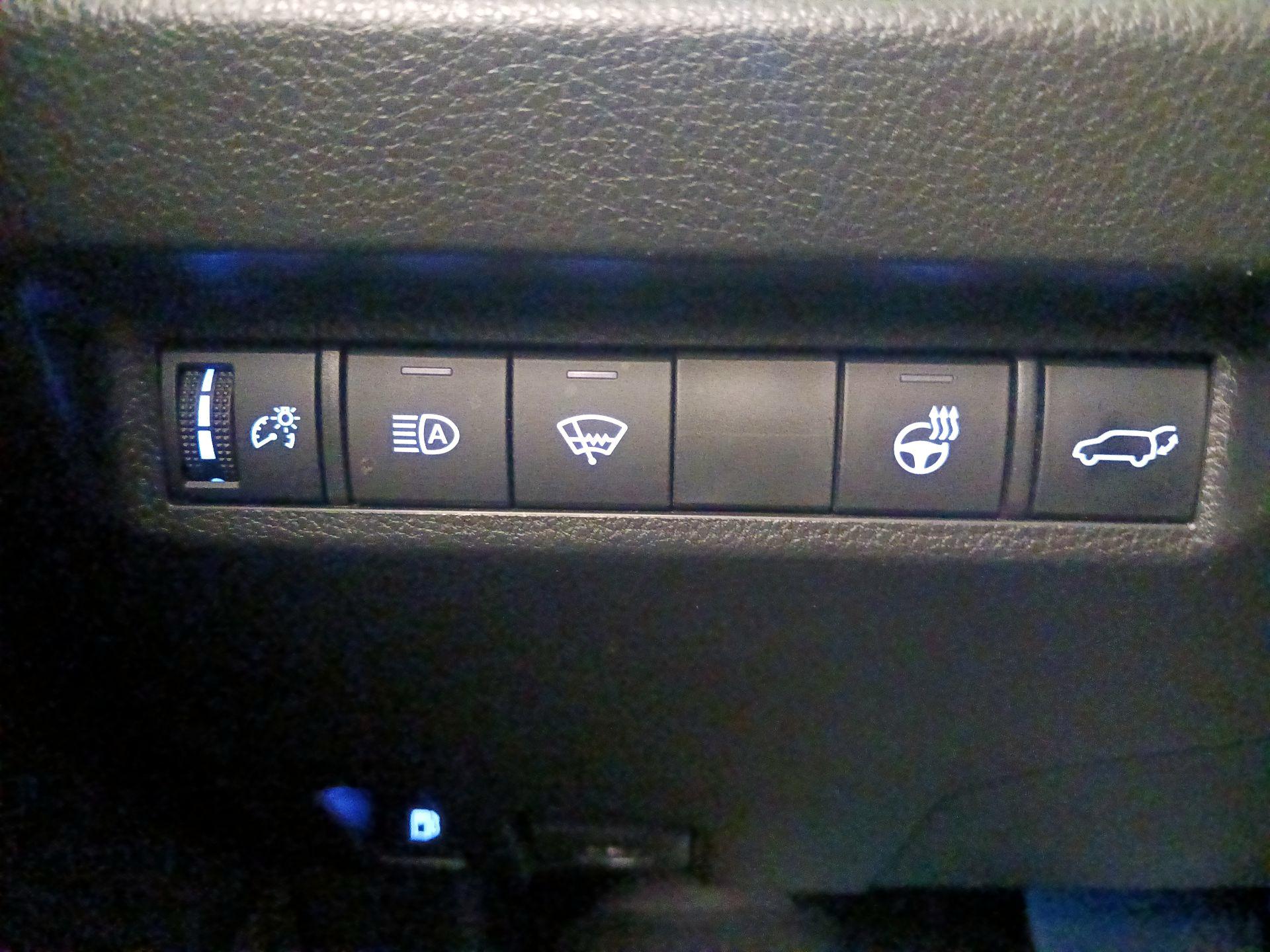 Thumbnail: 2021 Toyota RAV4 - 13