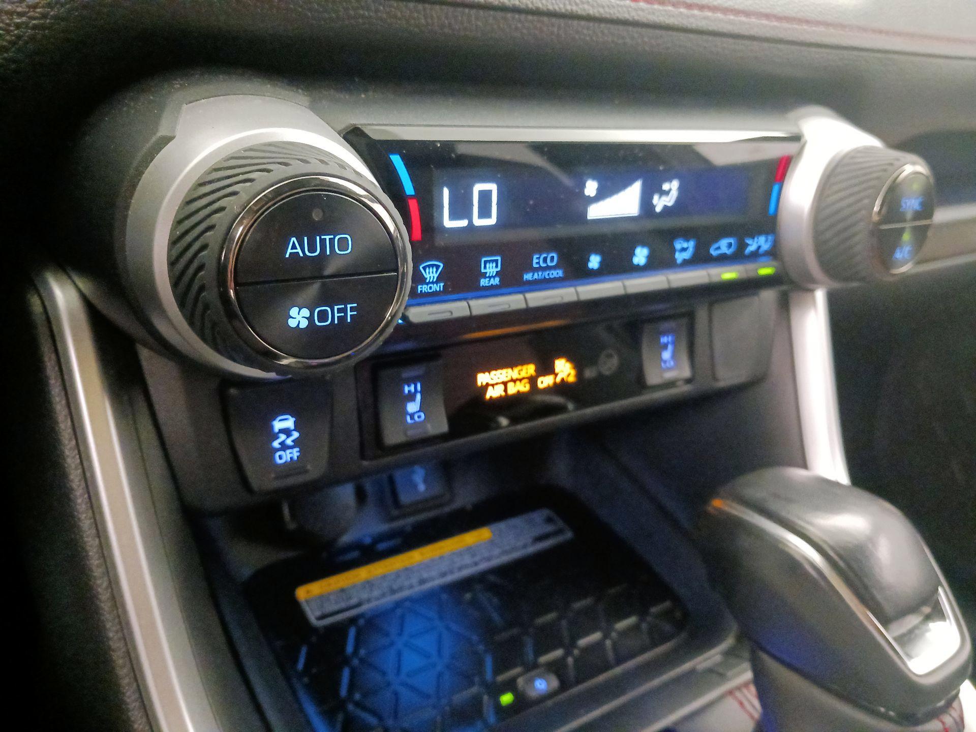 Thumbnail: 2021 Toyota RAV4 - 17