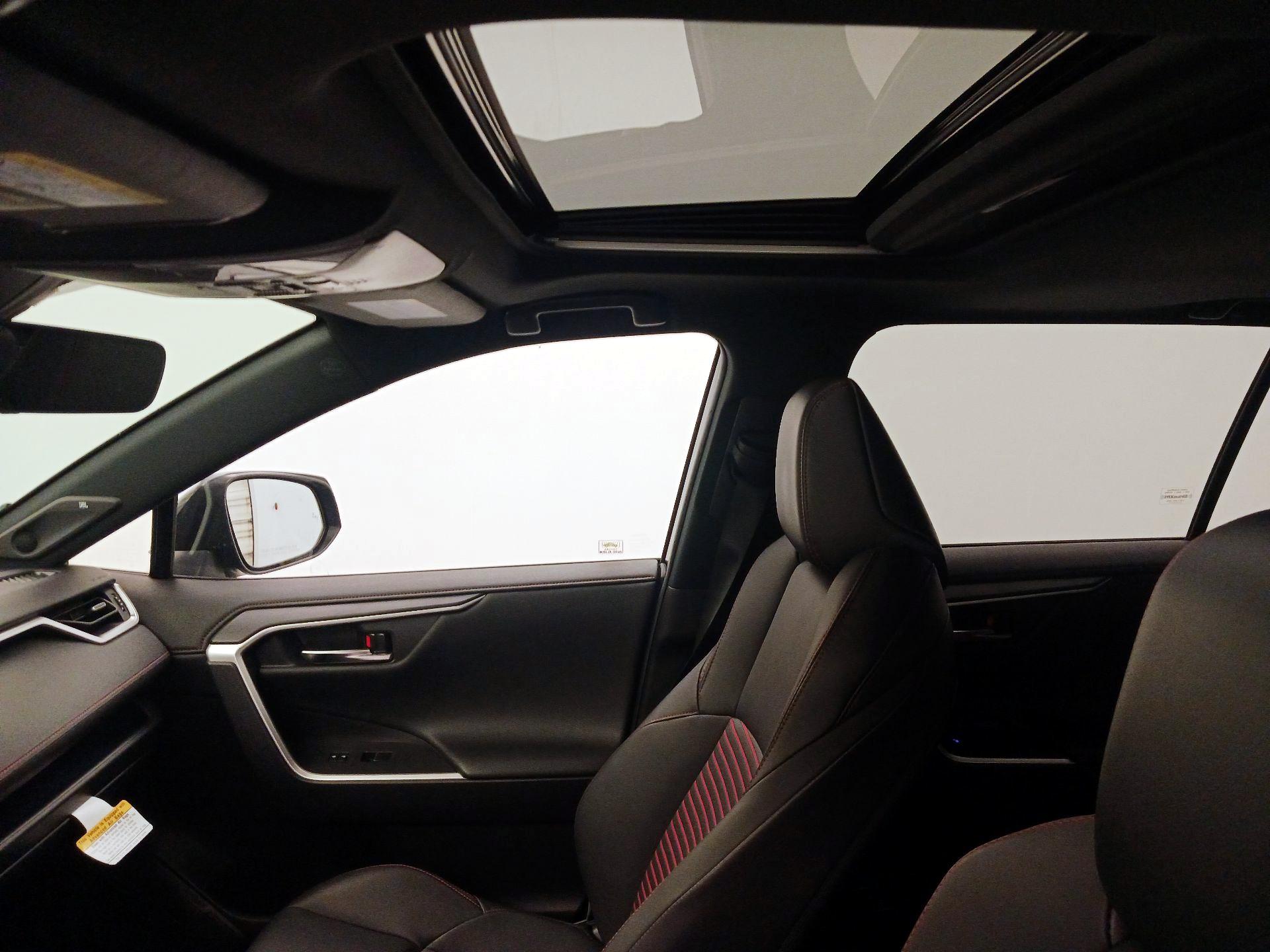 Thumbnail: 2021 Toyota RAV4 - 20