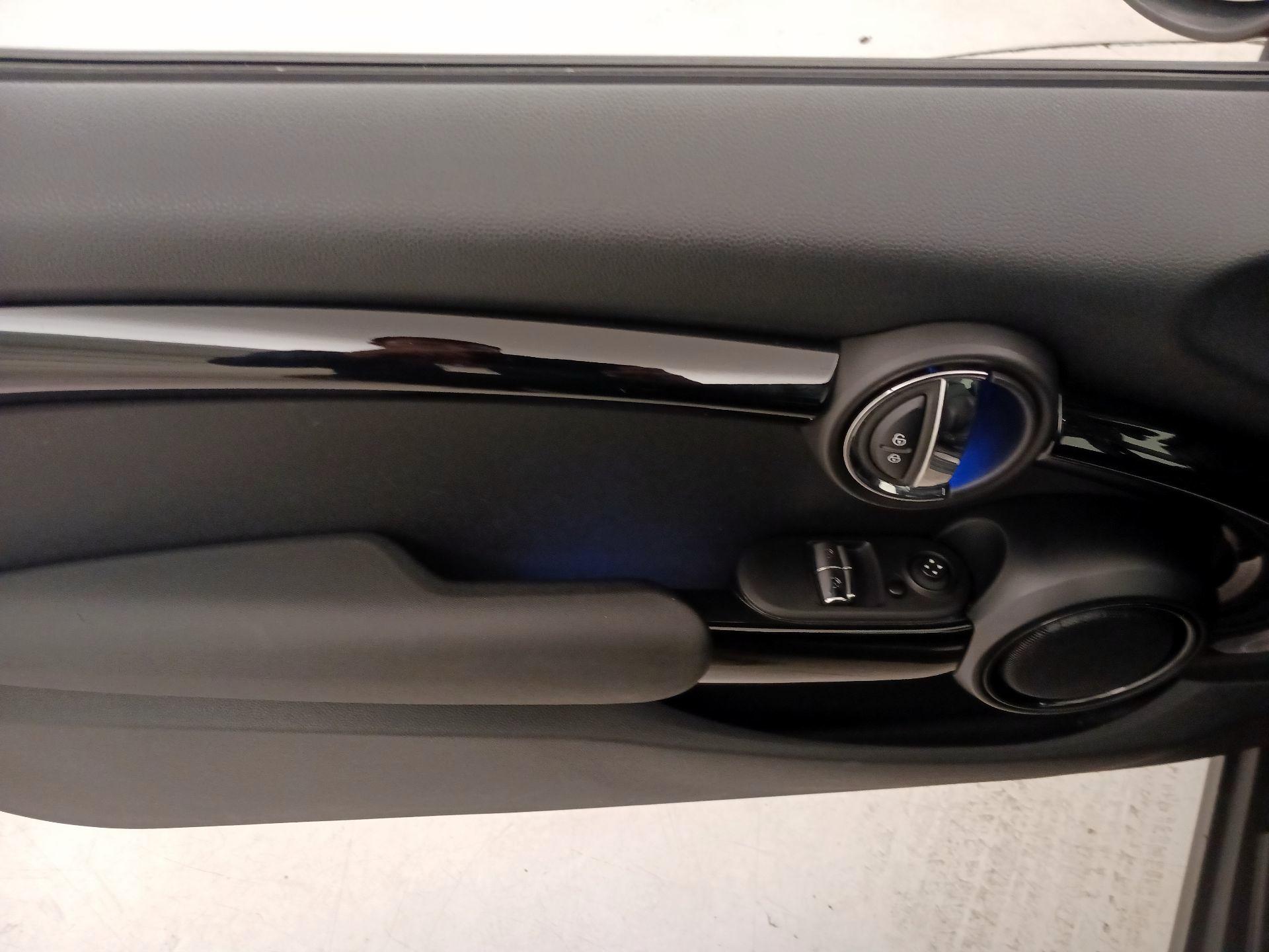 Thumbnail: 2021 MINI Cooper Hardtop - 12