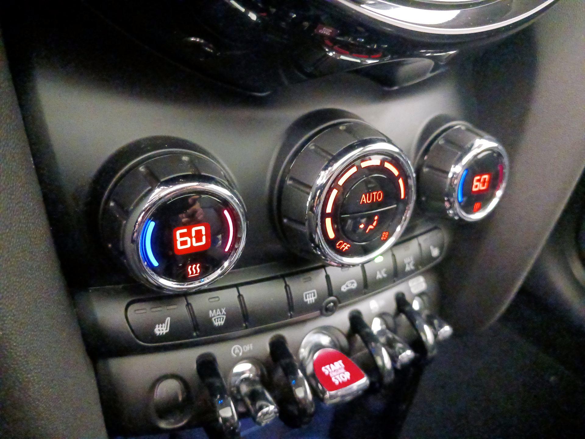 Thumbnail: 2021 MINI Cooper Hardtop - 17