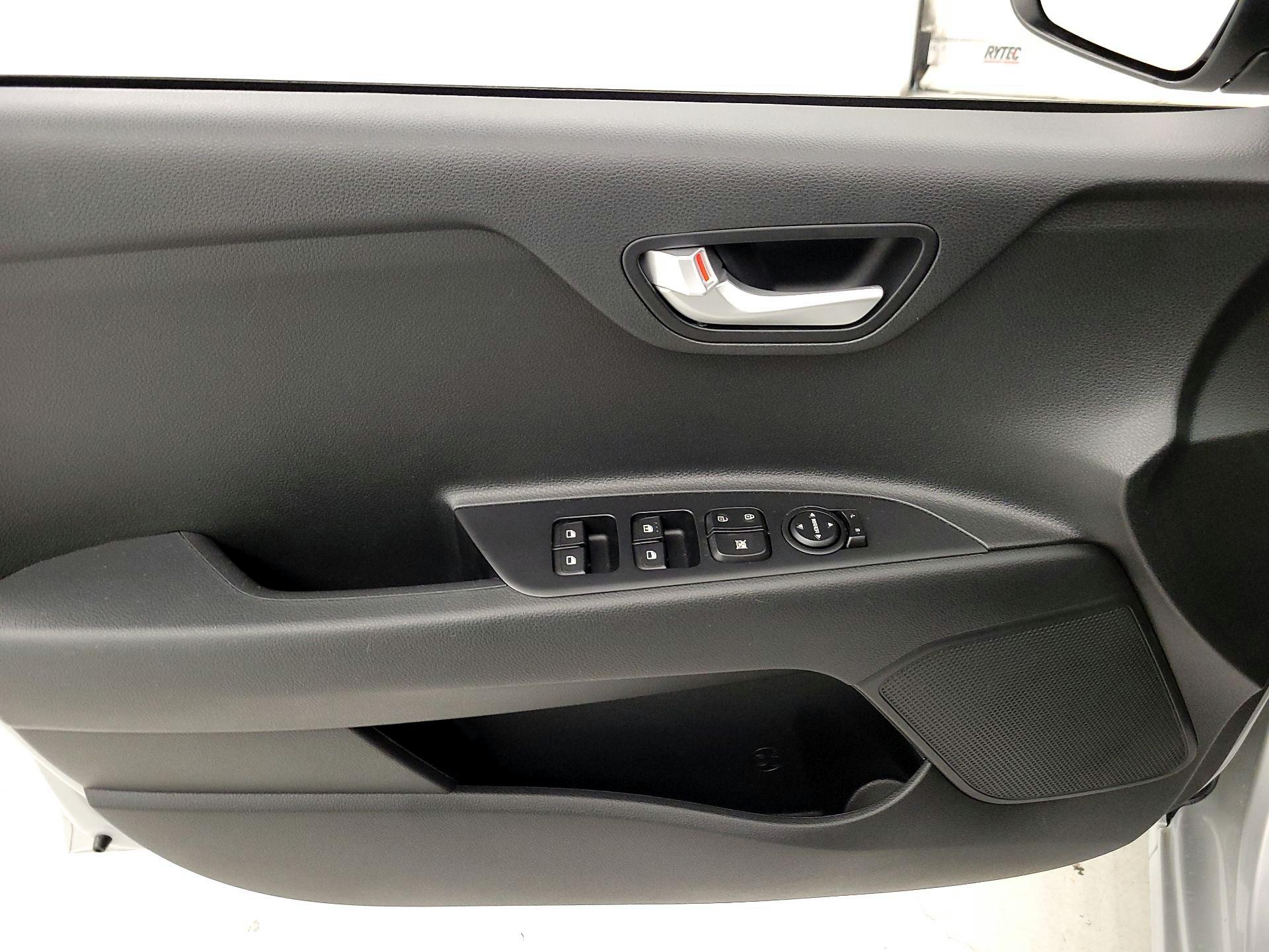 Thumbnail: 2023 Kia Rio - 12