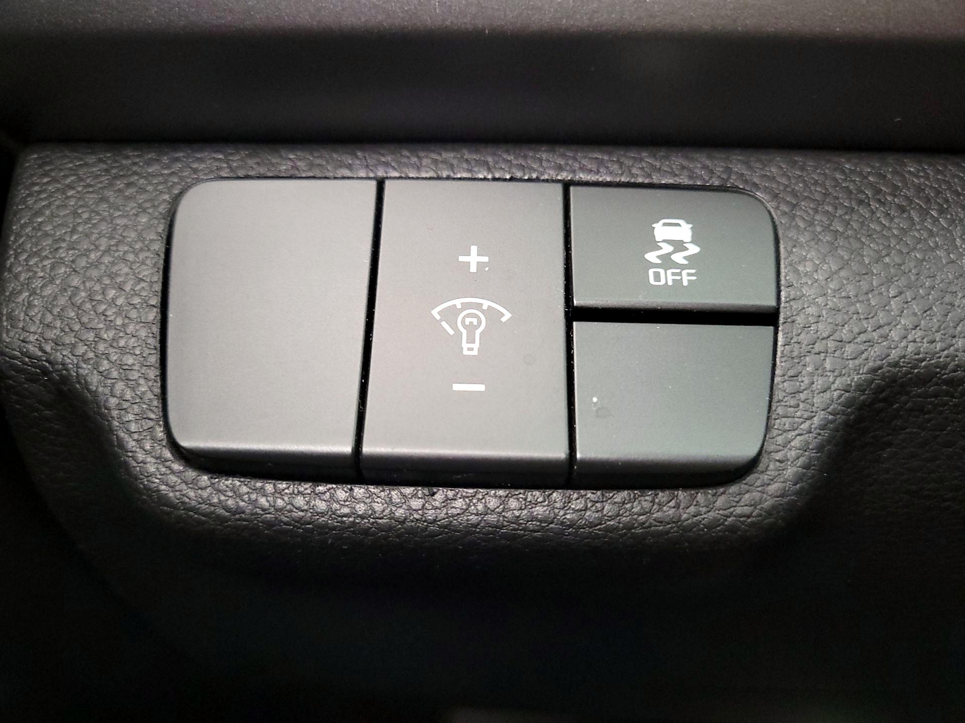 Thumbnail: 2023 Kia Rio - 13