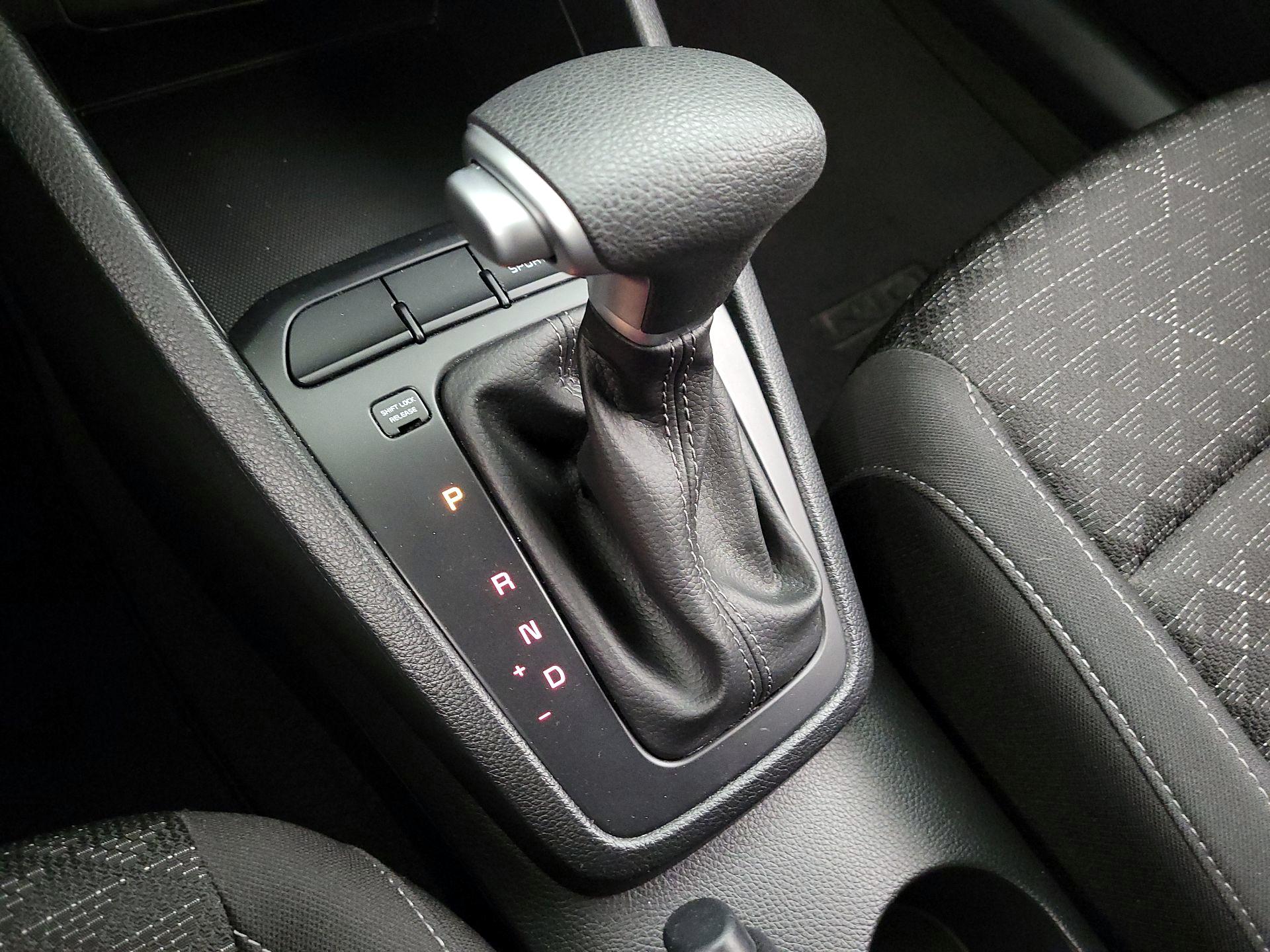 Thumbnail: 2023 Kia Rio - 17