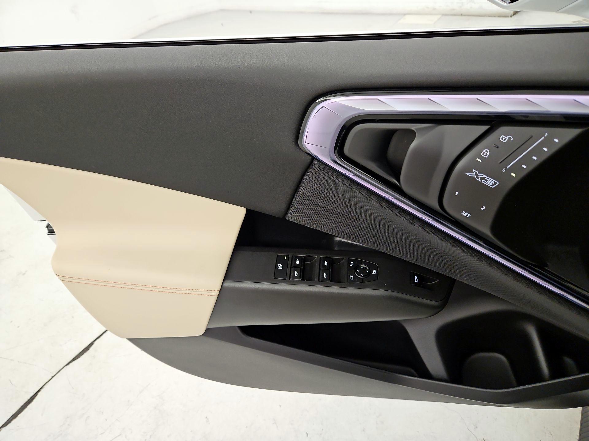 Thumbnail: 2025 BMW X3 - 12