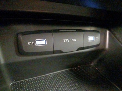USB/AUX Ports