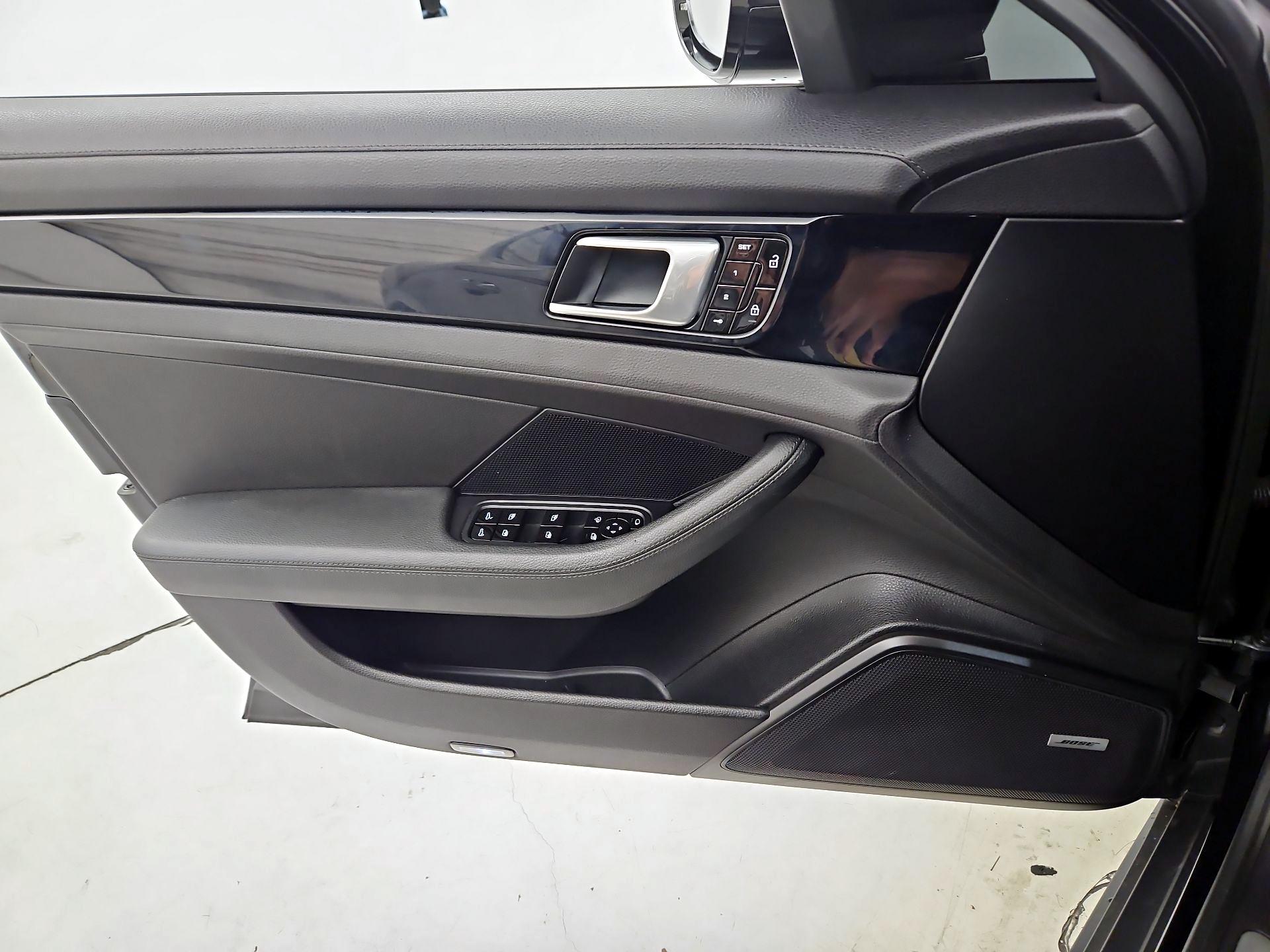 Thumbnail: 2020 Porsche Panamera - 12