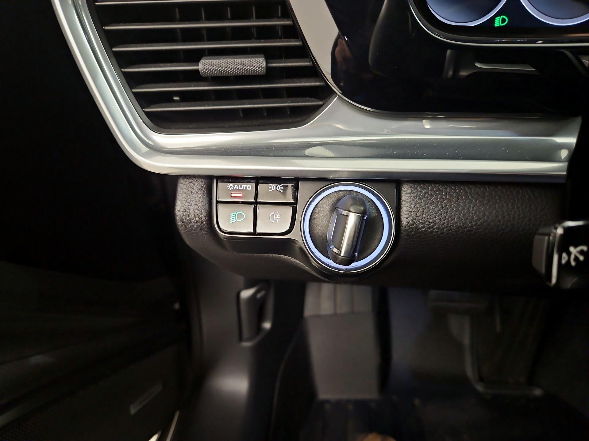 Thumbnail: 2020 Porsche Panamera - 13