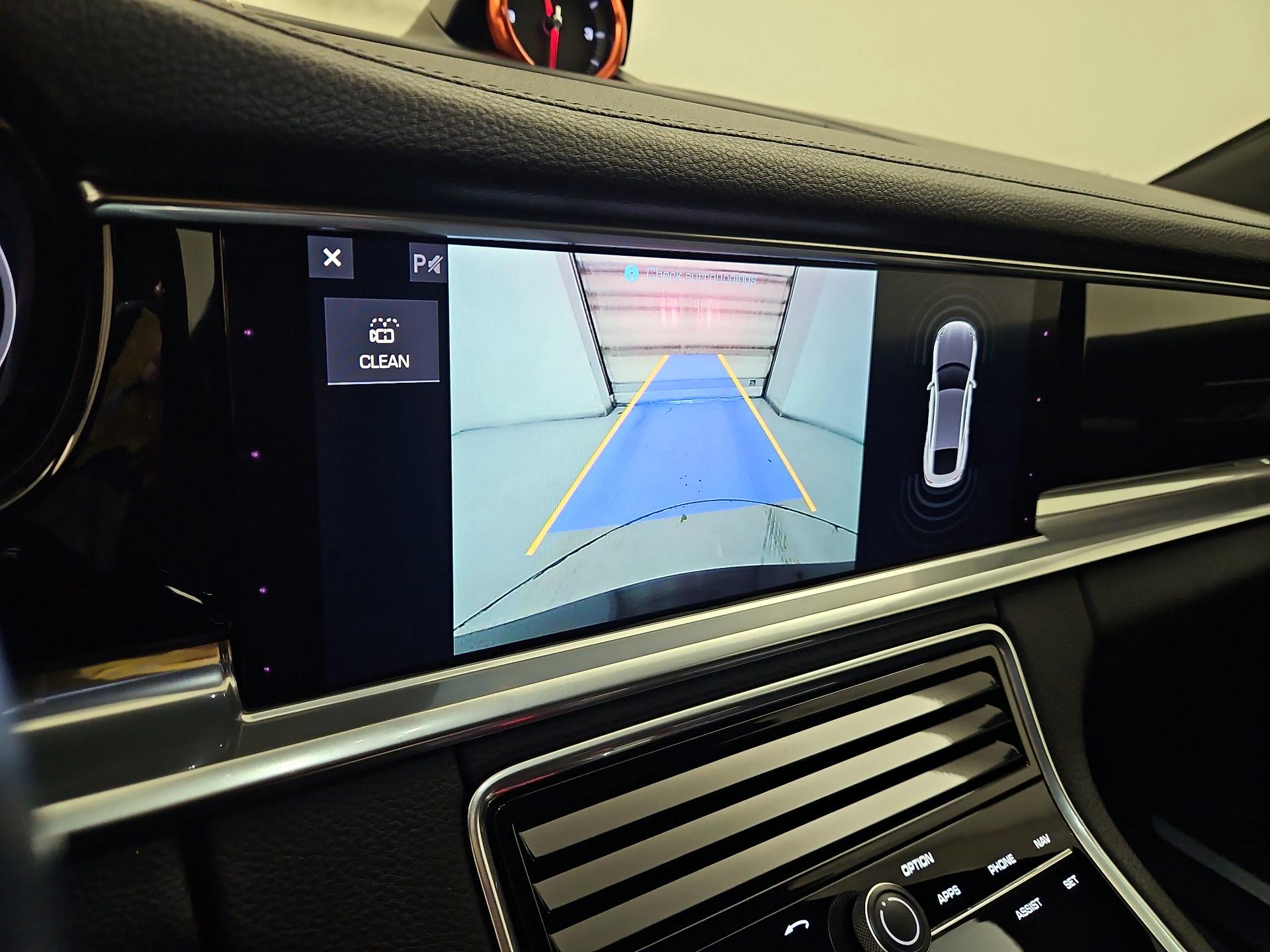 Thumbnail: 2020 Porsche Panamera - 15