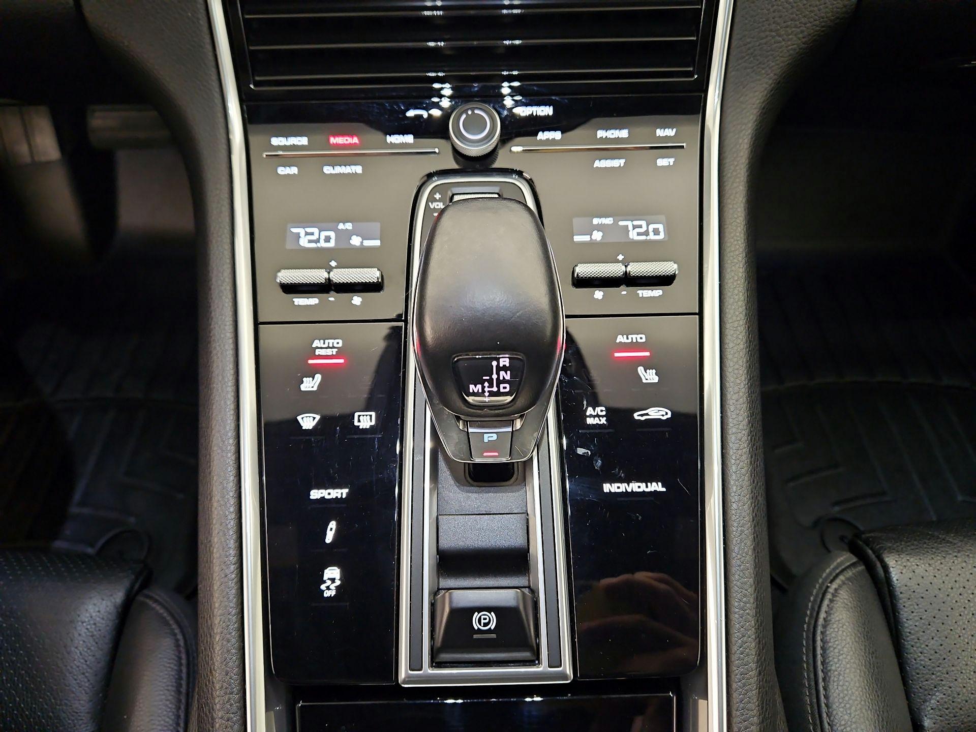 Thumbnail: 2020 Porsche Panamera - 18