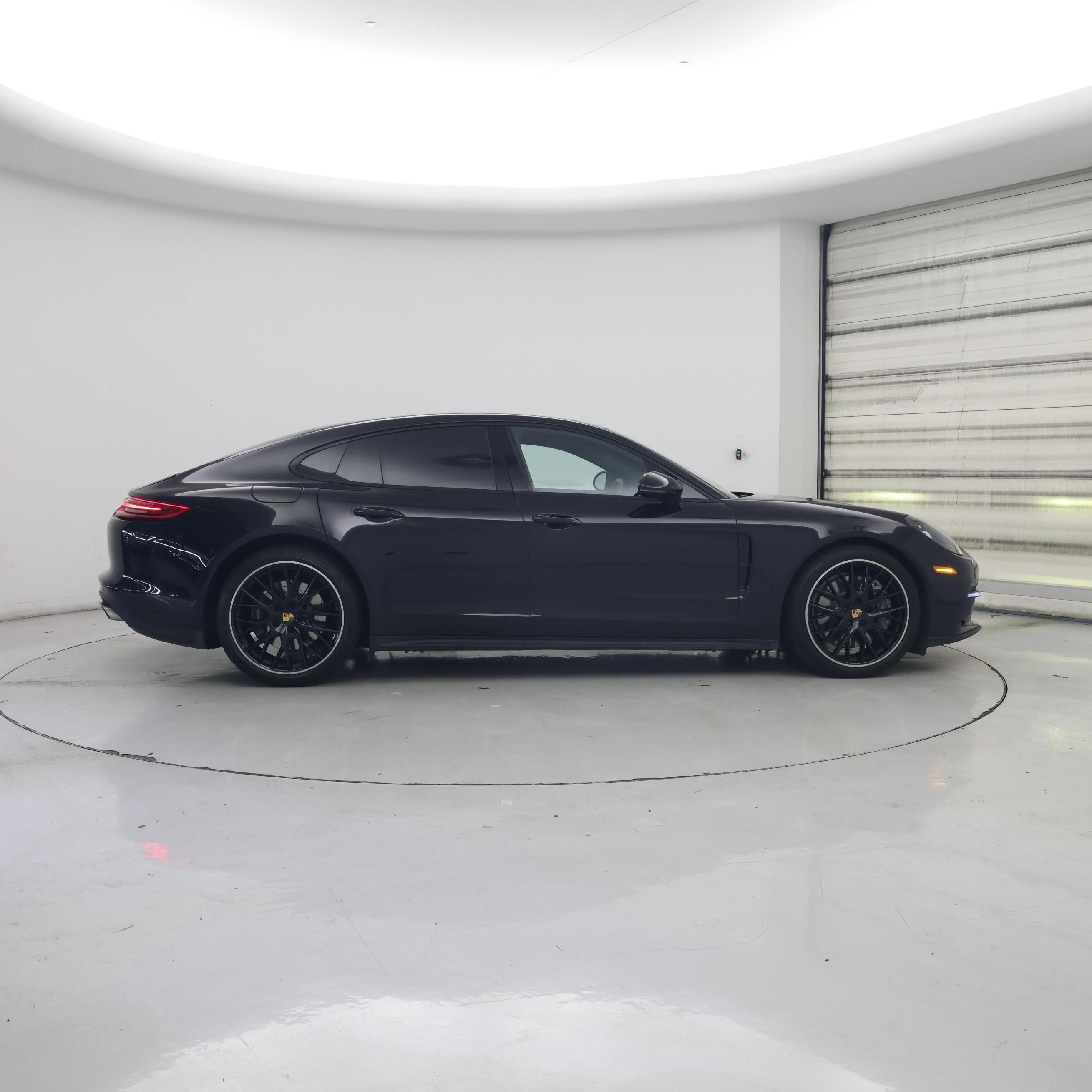 Thumbnail: 2020 Porsche Panamera - 7