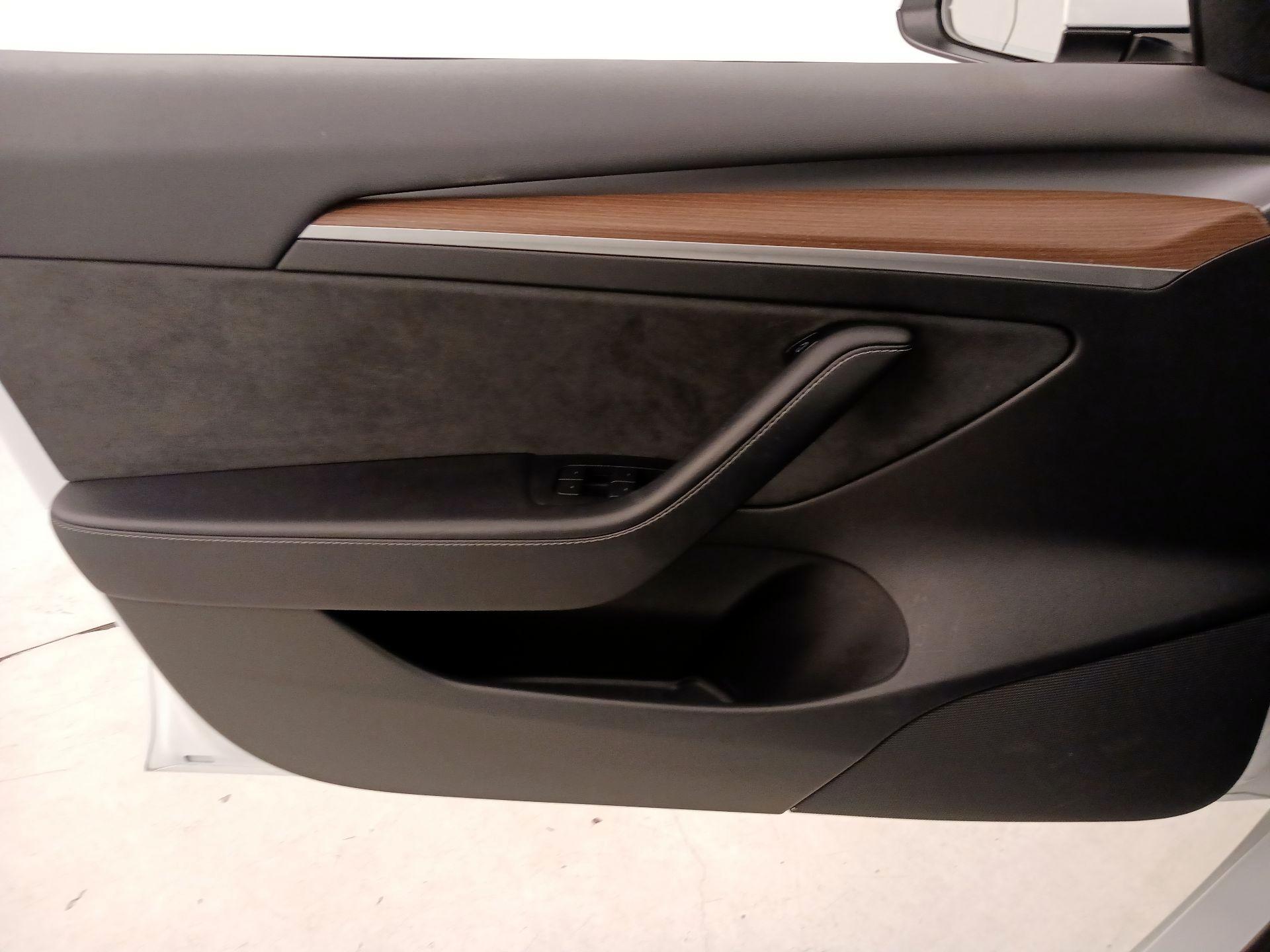 Thumbnail: 2022 Tesla Model 3 - 12