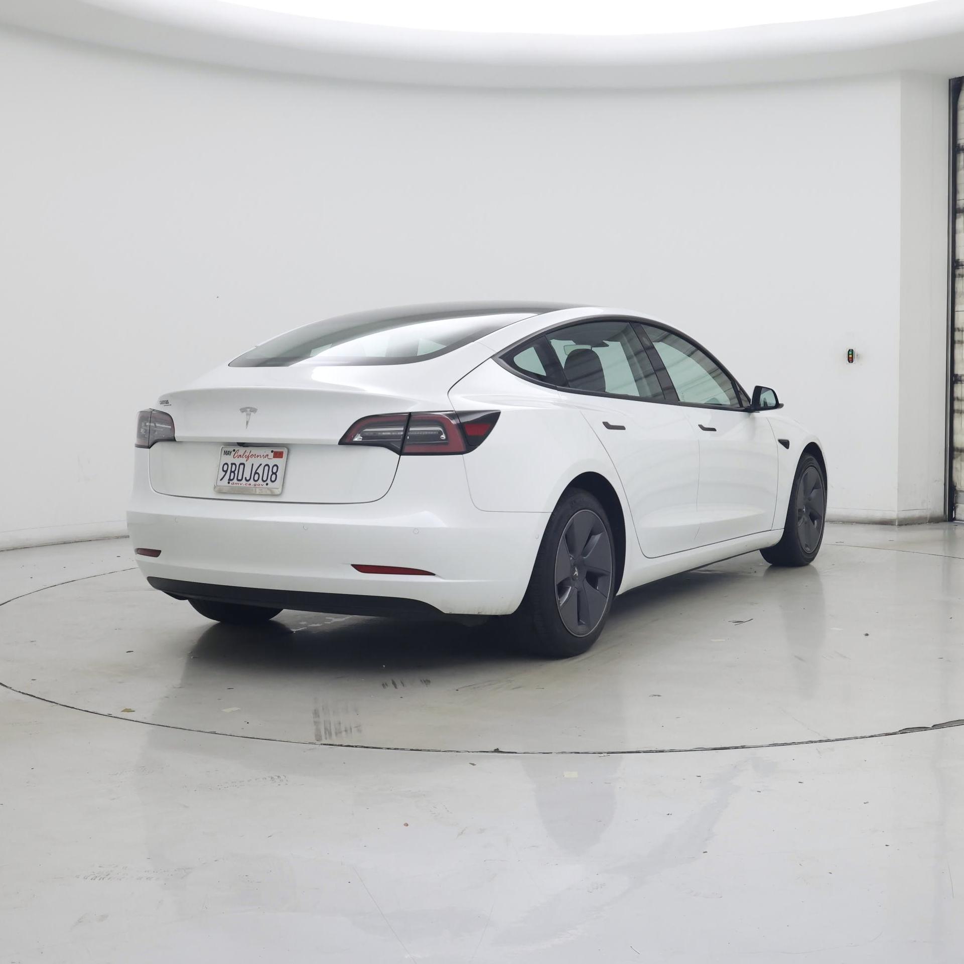 Thumbnail: 2022 Tesla Model 3 - 8