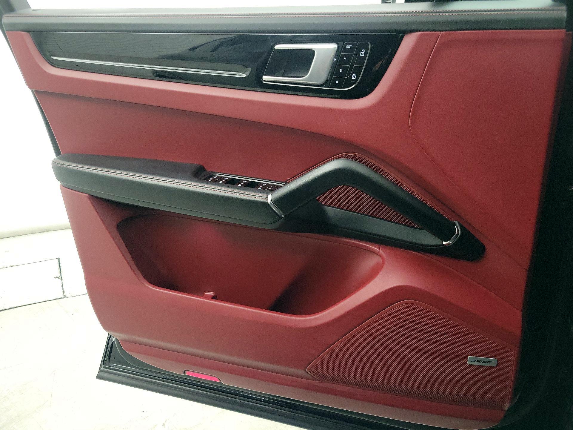 Thumbnail: 2020 Porsche Cayenne - 12