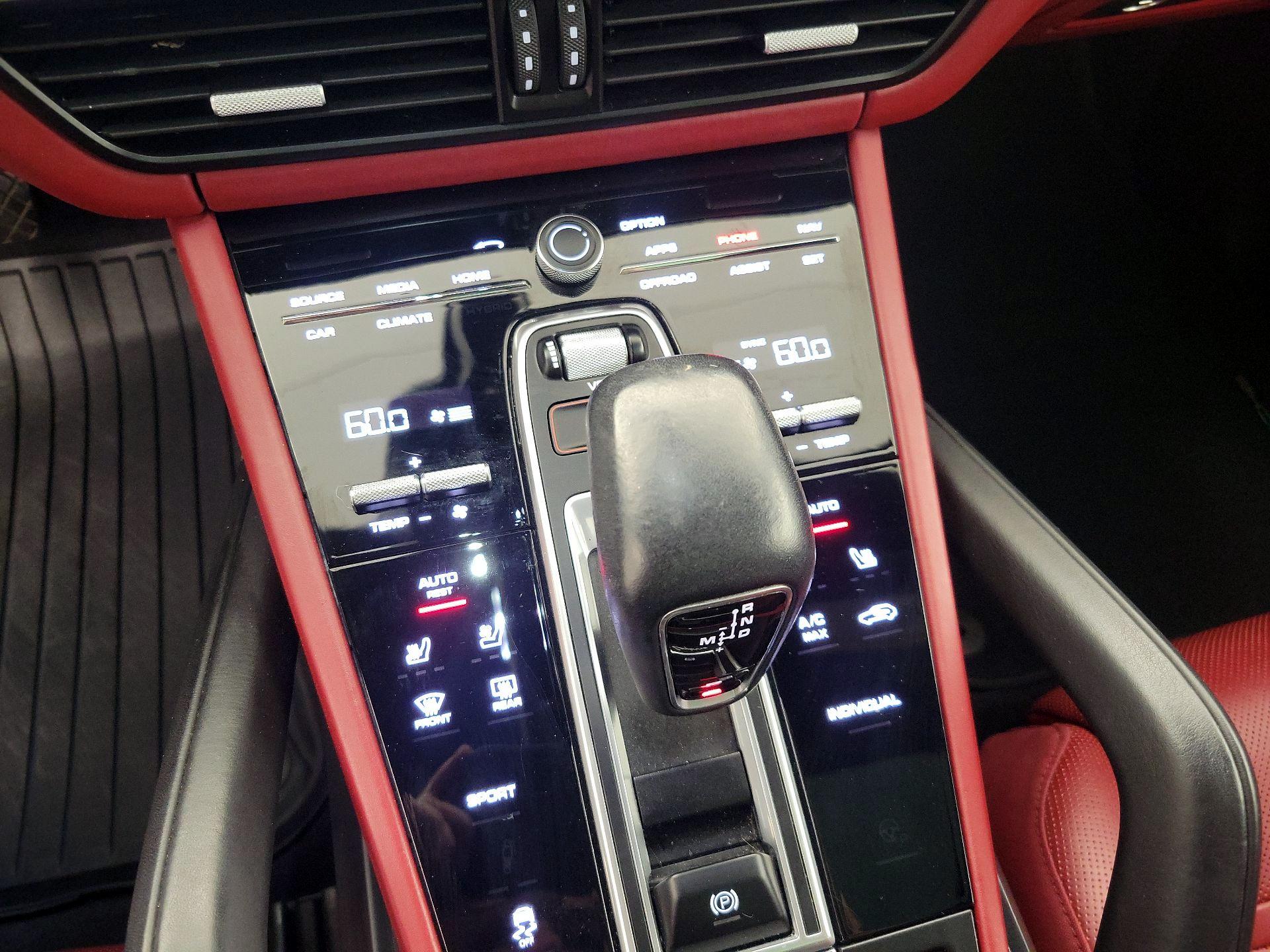 Thumbnail: 2020 Porsche Cayenne - 17