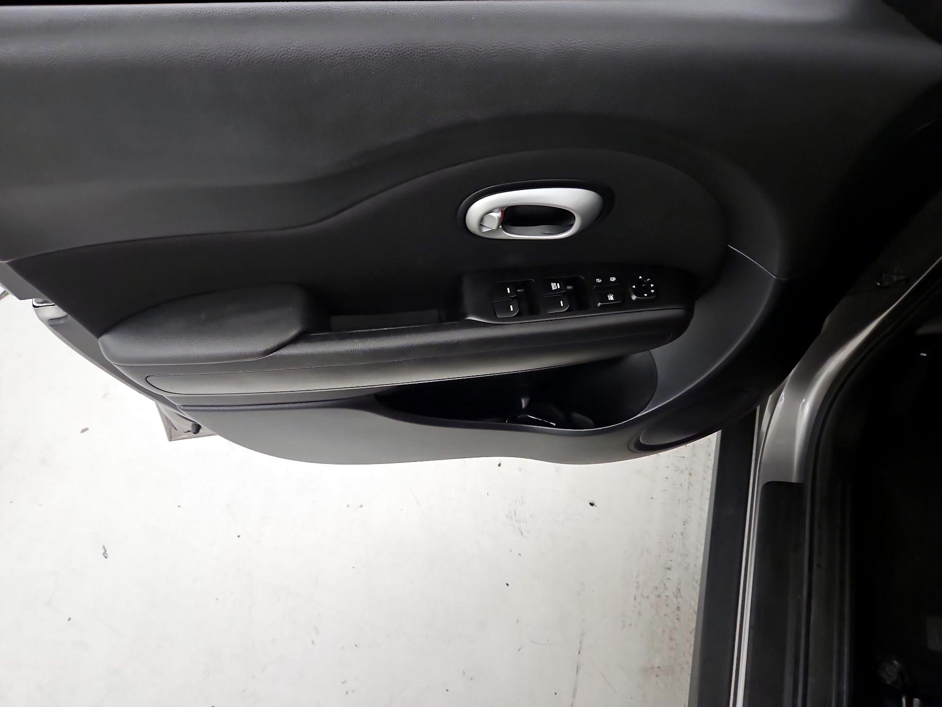 Thumbnail: 2016 Kia Soul - 12